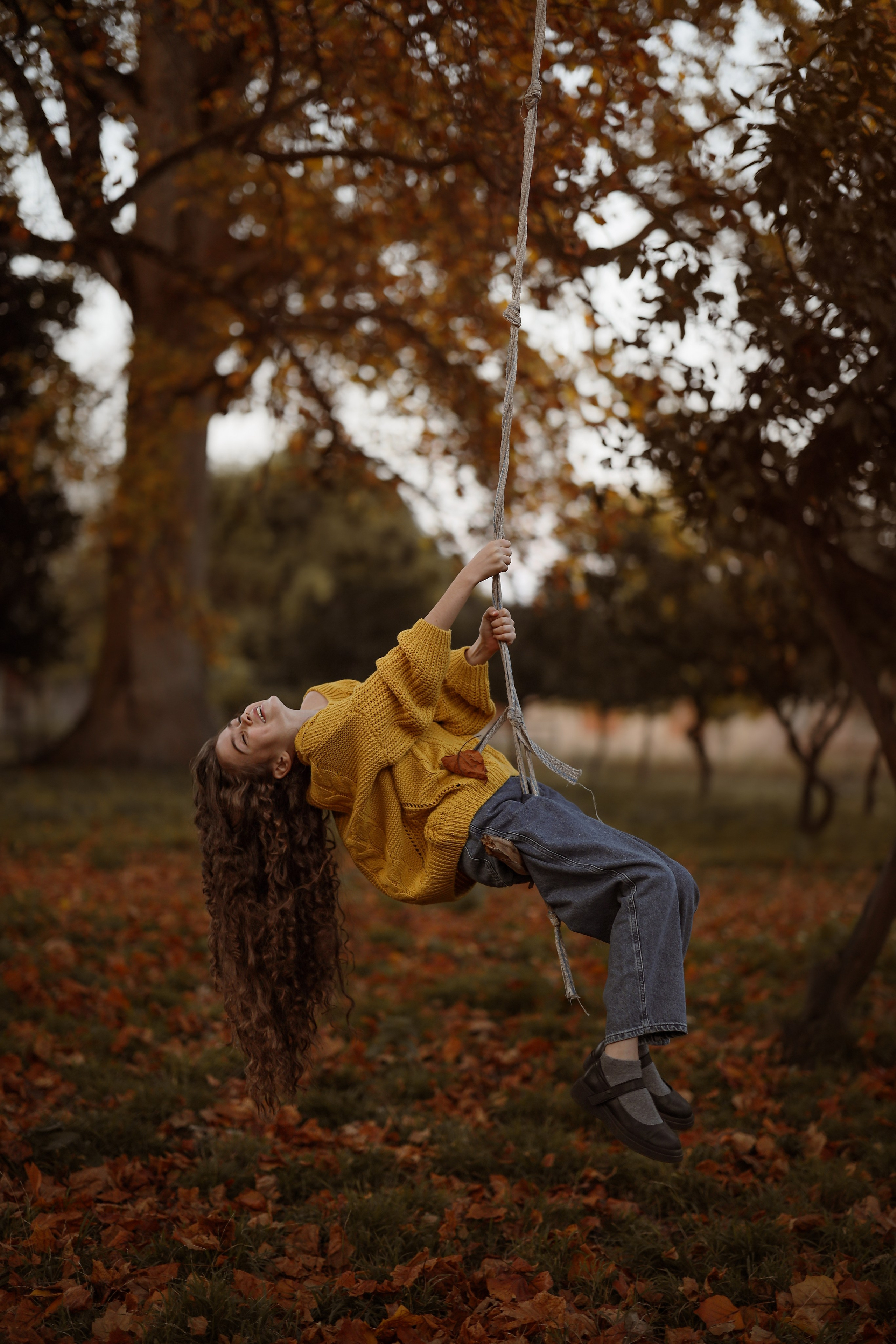 Осенняя фотосессия для Полины у древа патриарха в Сухуме. Свадебный и семейный фотограф в Абхазии Жанна Соснина