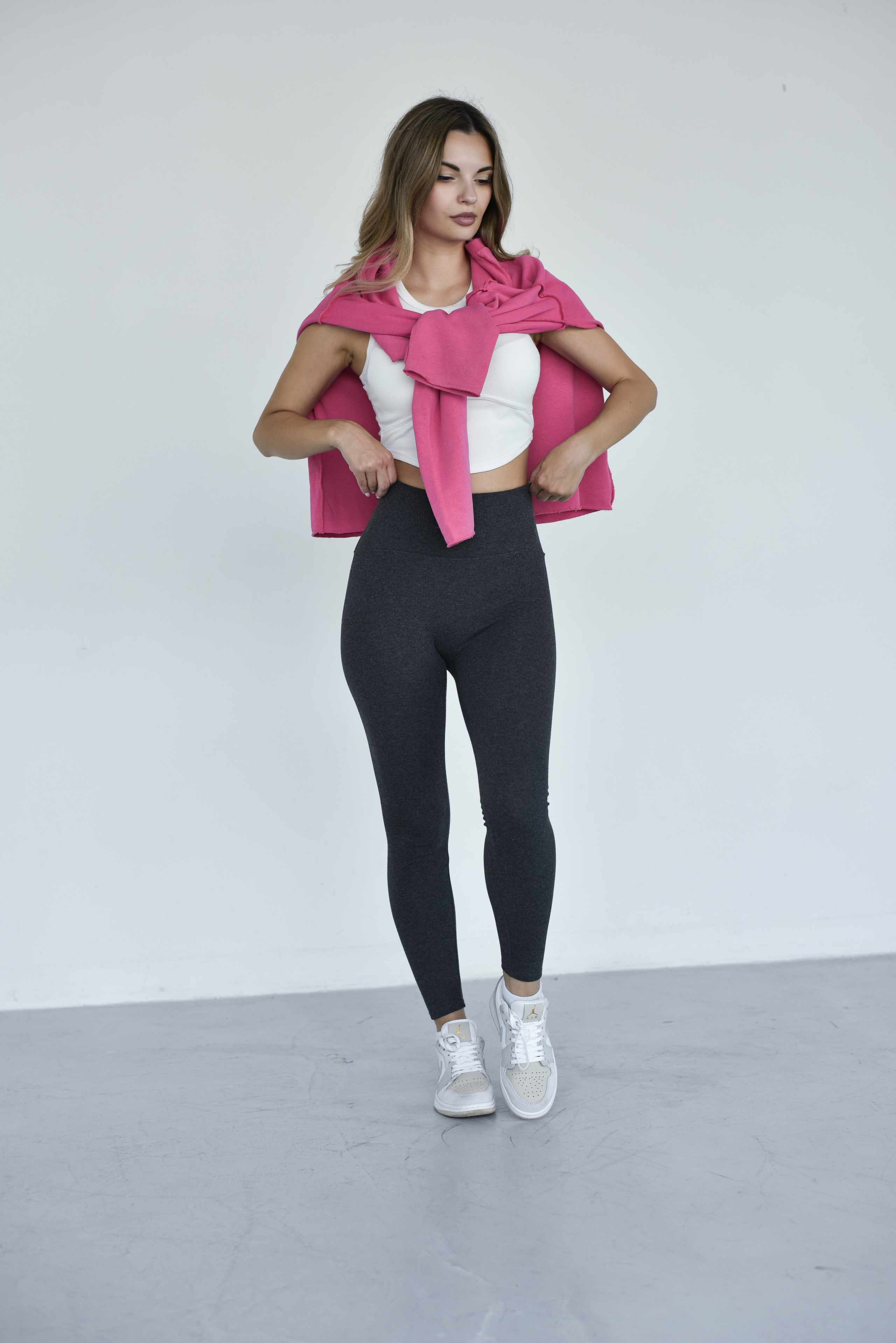 Кейс с леггинсами для вб. Фотограф Таина Комбарова