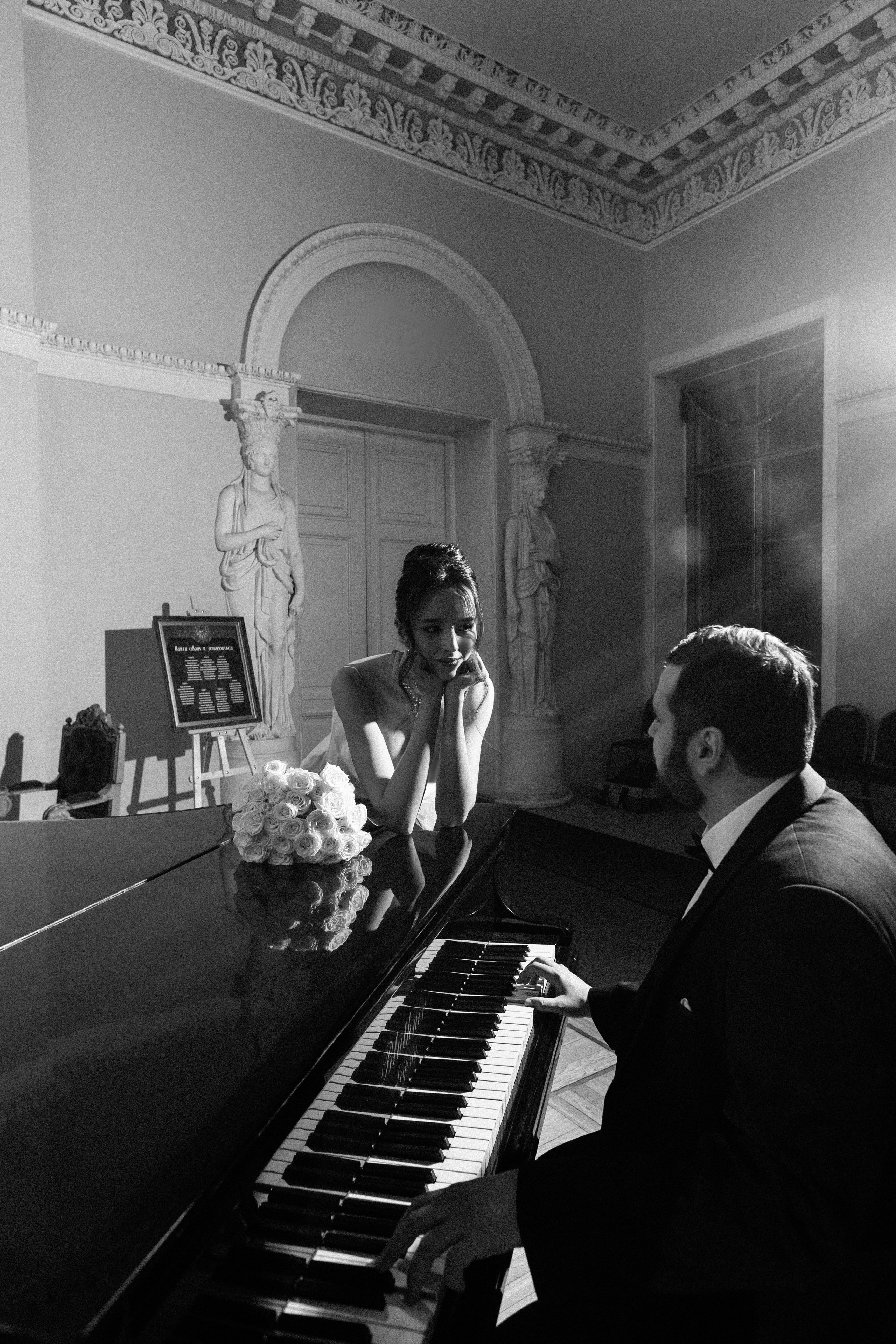 Свадебные. Честные истории о жизни города и его людях