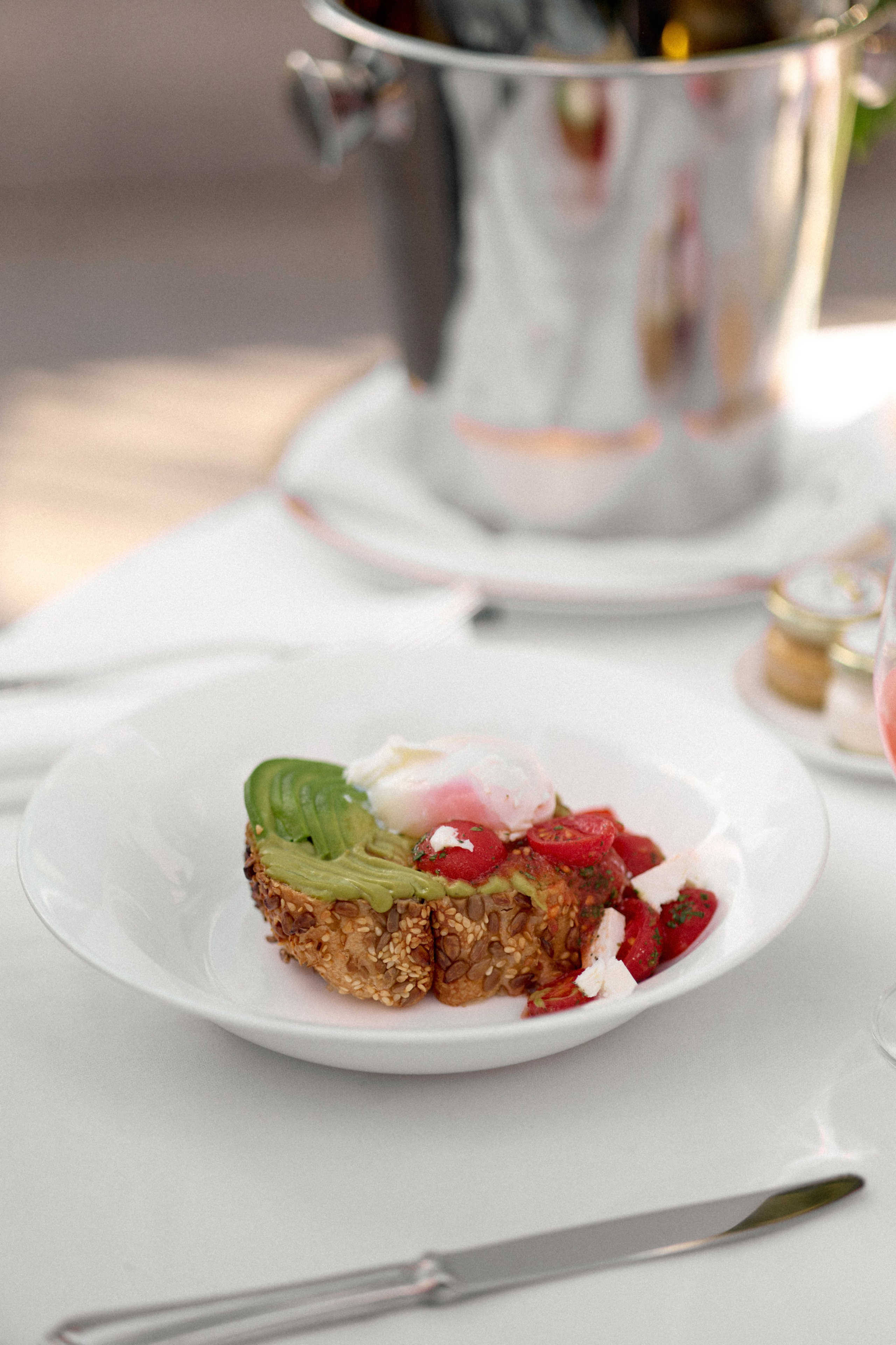 Свадебная фотосессия в отеле с видом на Исаакиевский собор. Сестры Карабаза. Фотографы и ретушеры в Москве и Санкт-Петербурге