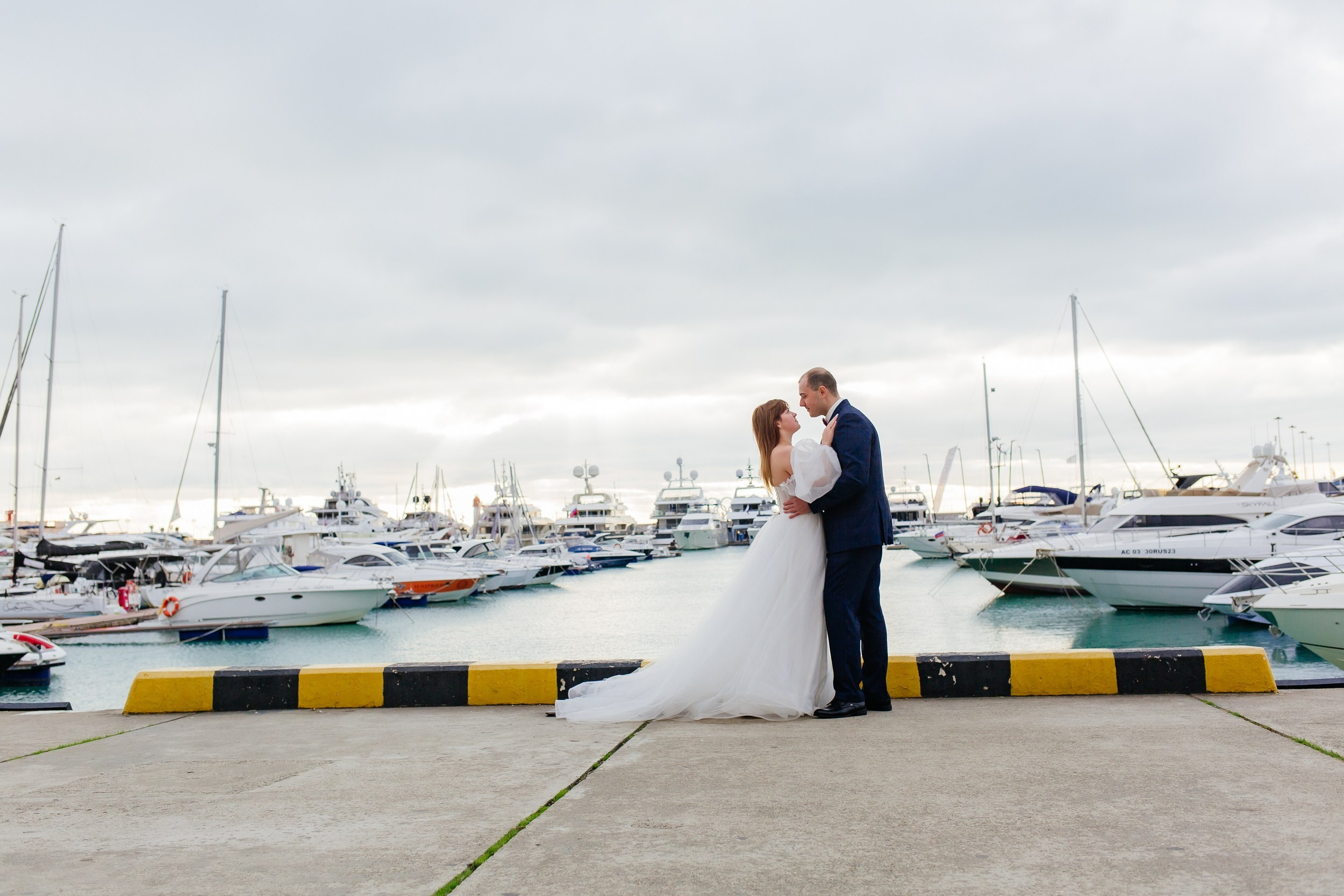 Свадебная съемка в морском порту в Сочи