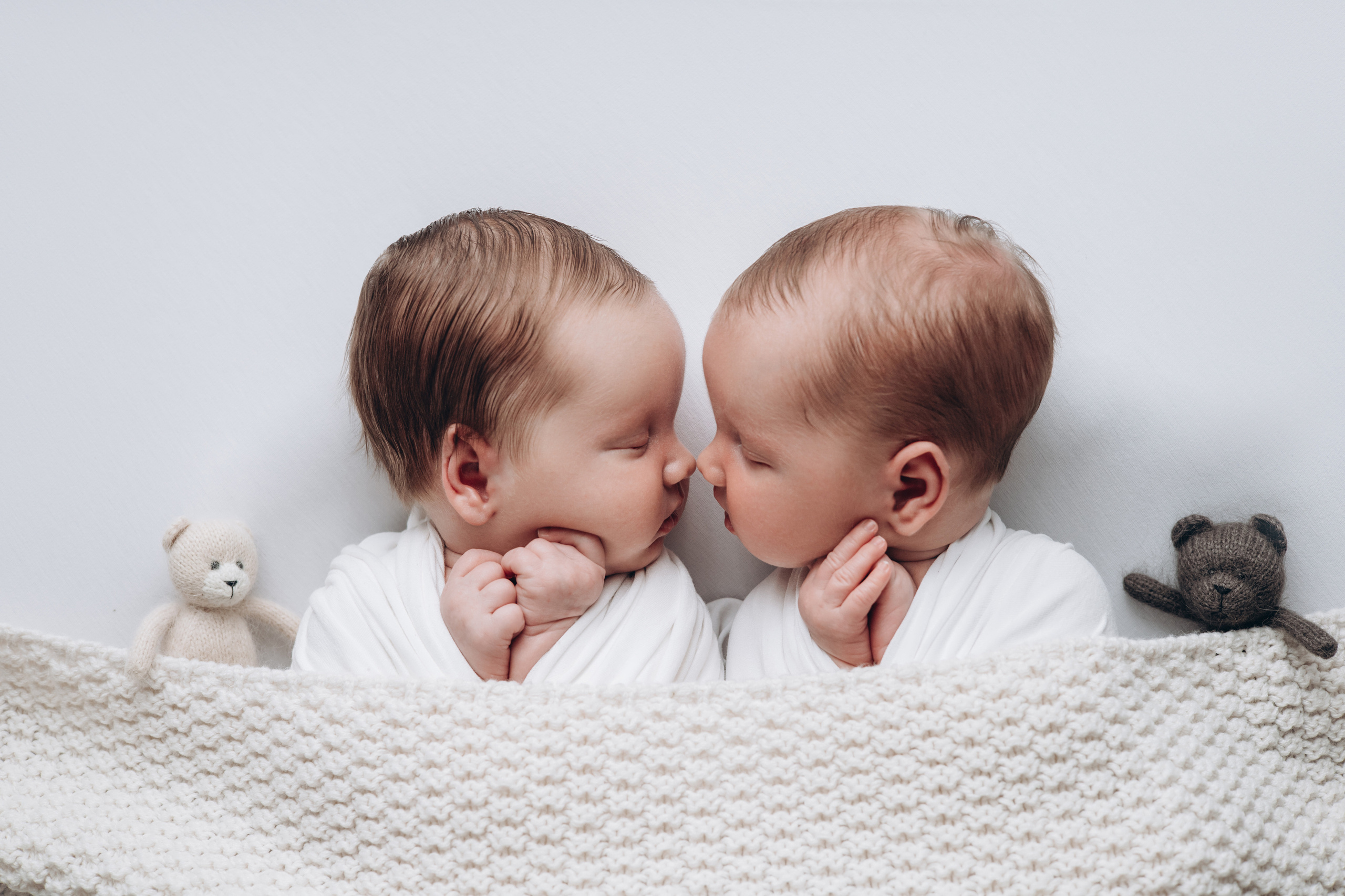 Двойня. Фотограф новорожденных и детский фотограф в Новосибирске