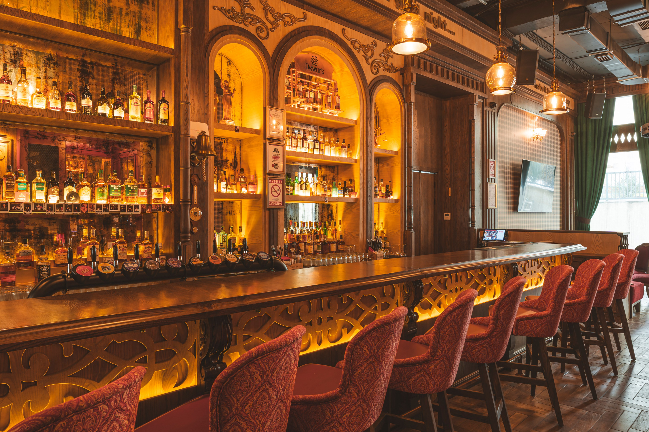 Алматы, Fuller's Central Avenue — самый большой паб сети, ЖК Central Avenue, январь 2026. Интерьерный фотограф Алматы