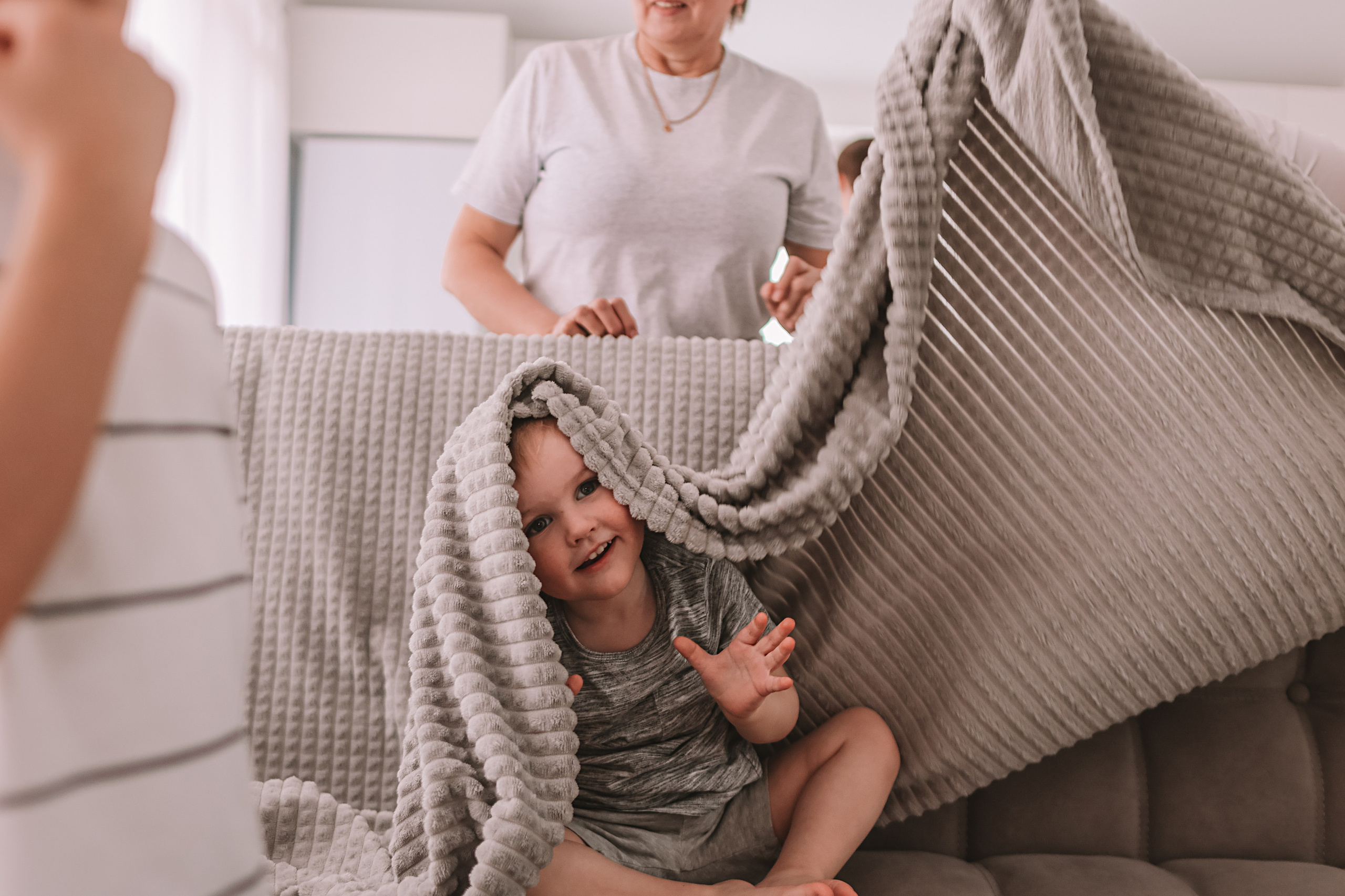 Семейная в домике (репортаж). Семейный фотограф Тюмень, фотограф на роды Салмина Мария