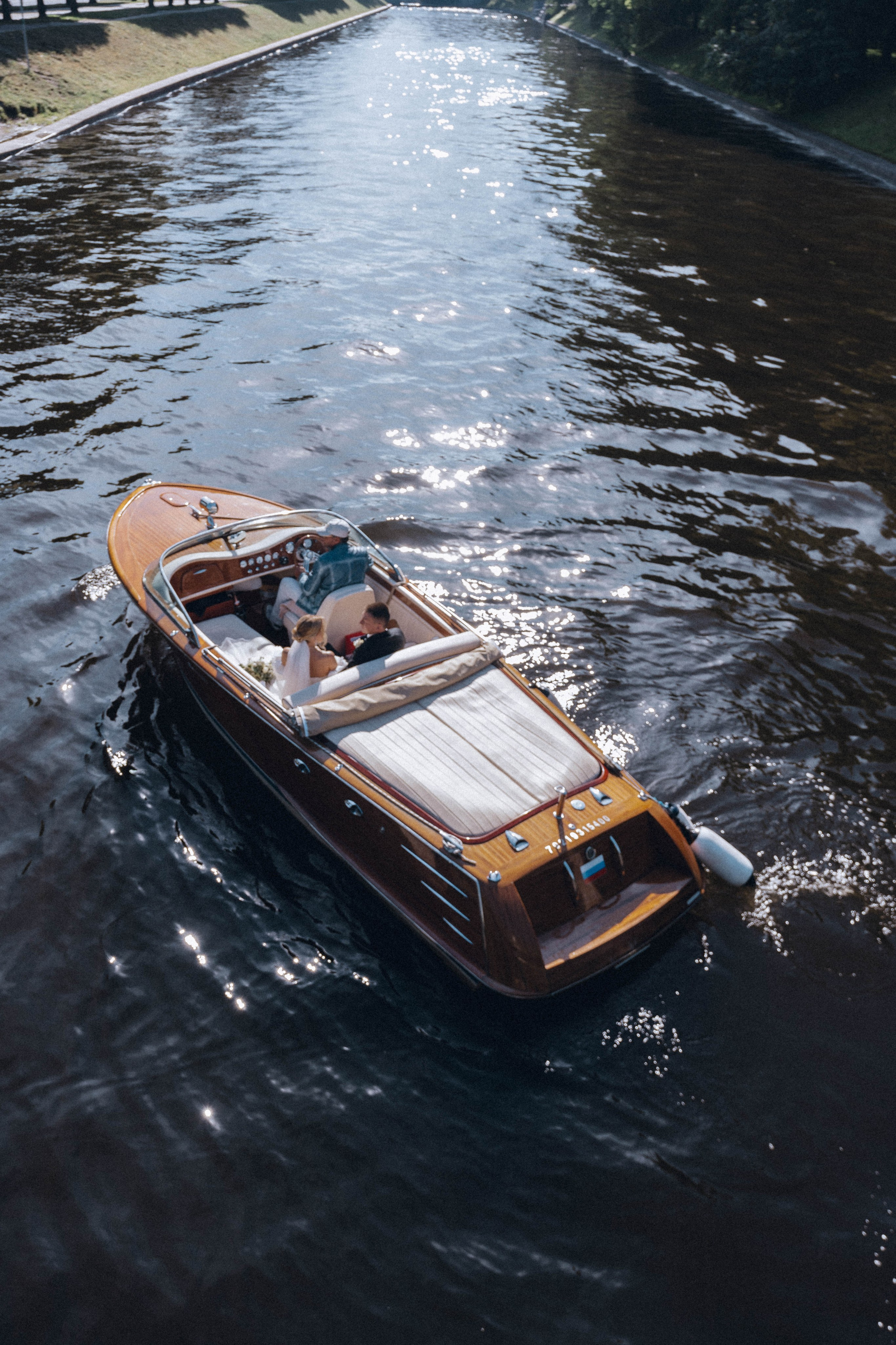 СВАДЕНБНАЯ СЬЕМКА НА КАТЕРЕ ПО КАНАЛАМ САНКТ-ПЕТЕРБУРГА И В АКВАТОРИИ НЕВЫ. Профессиональный фотограф, Санкт-Петербург — Виктория Богомолова