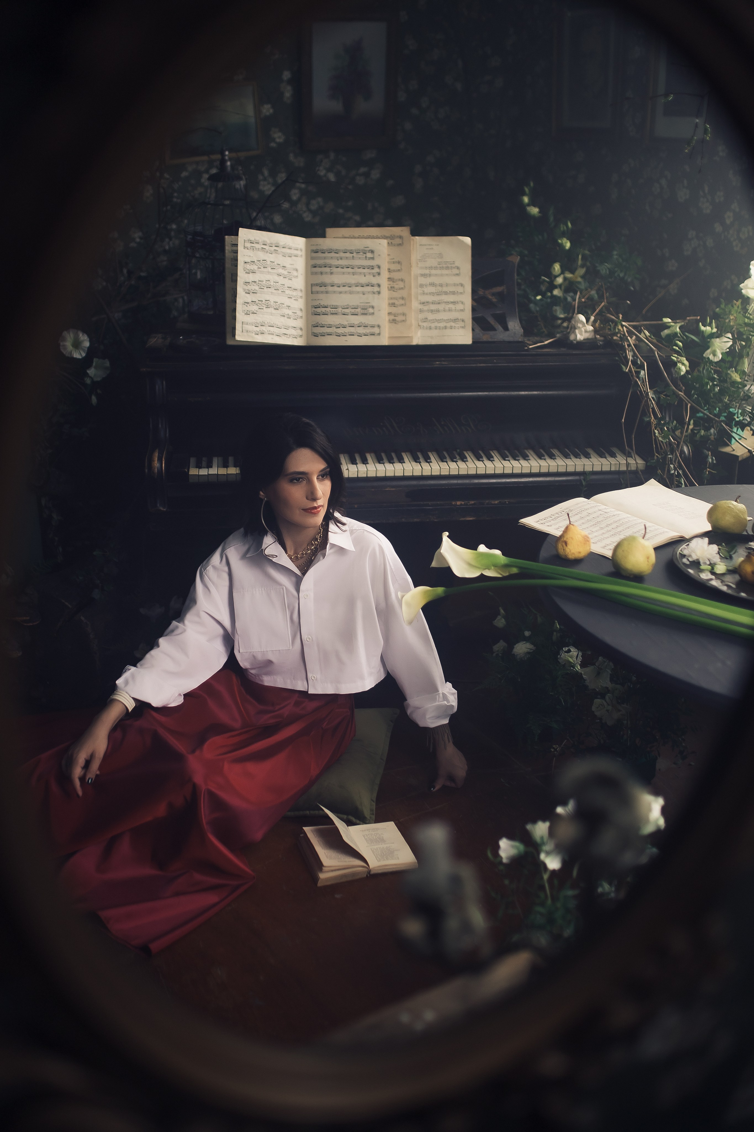 Ольга в комнате с роялем. Фотограф в Москве Наталья Спиридонова