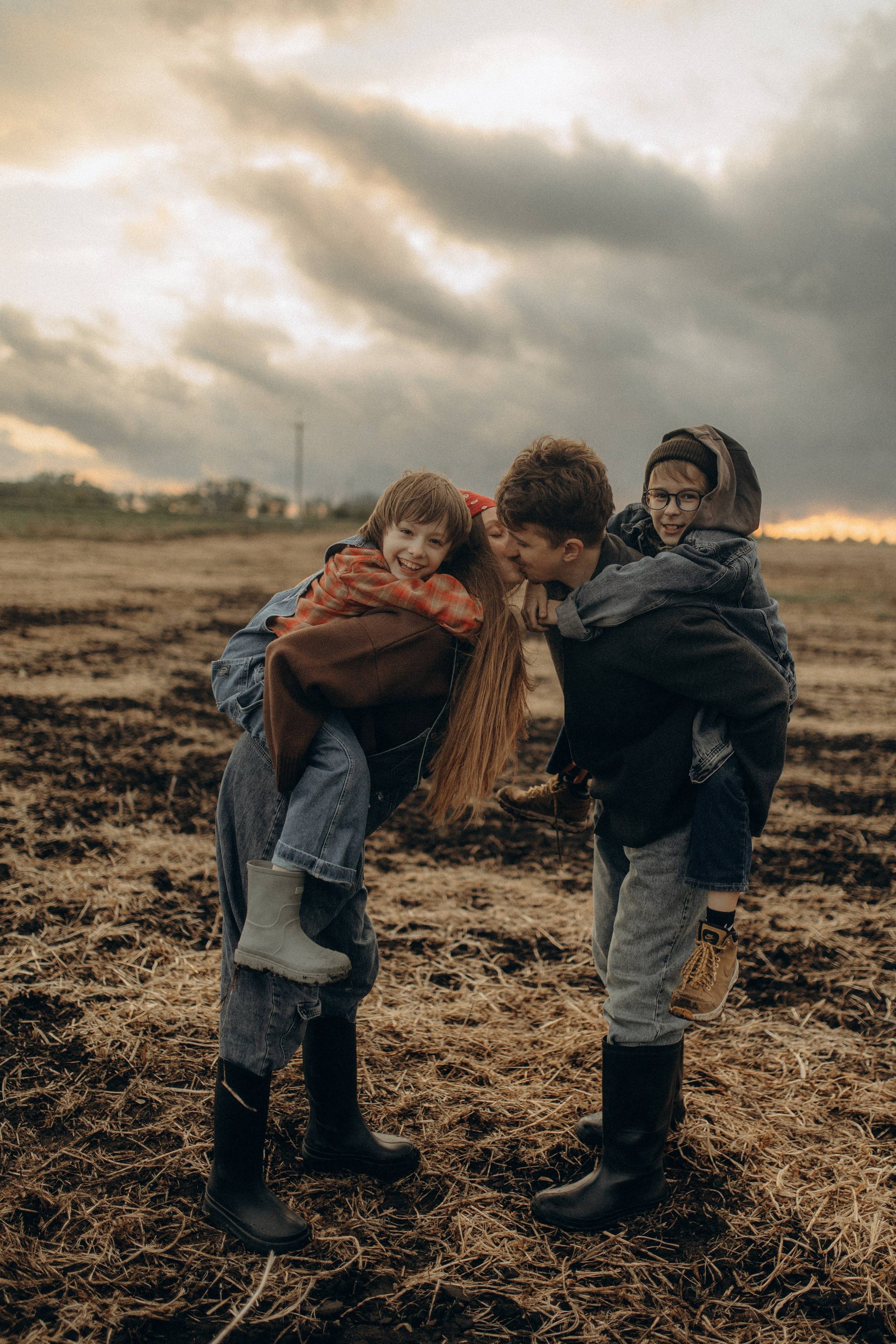 Семейная фотосессия на ферме. Семейный и свадебный фотограф в Новосибирске/Бийске Екатерина Логинова