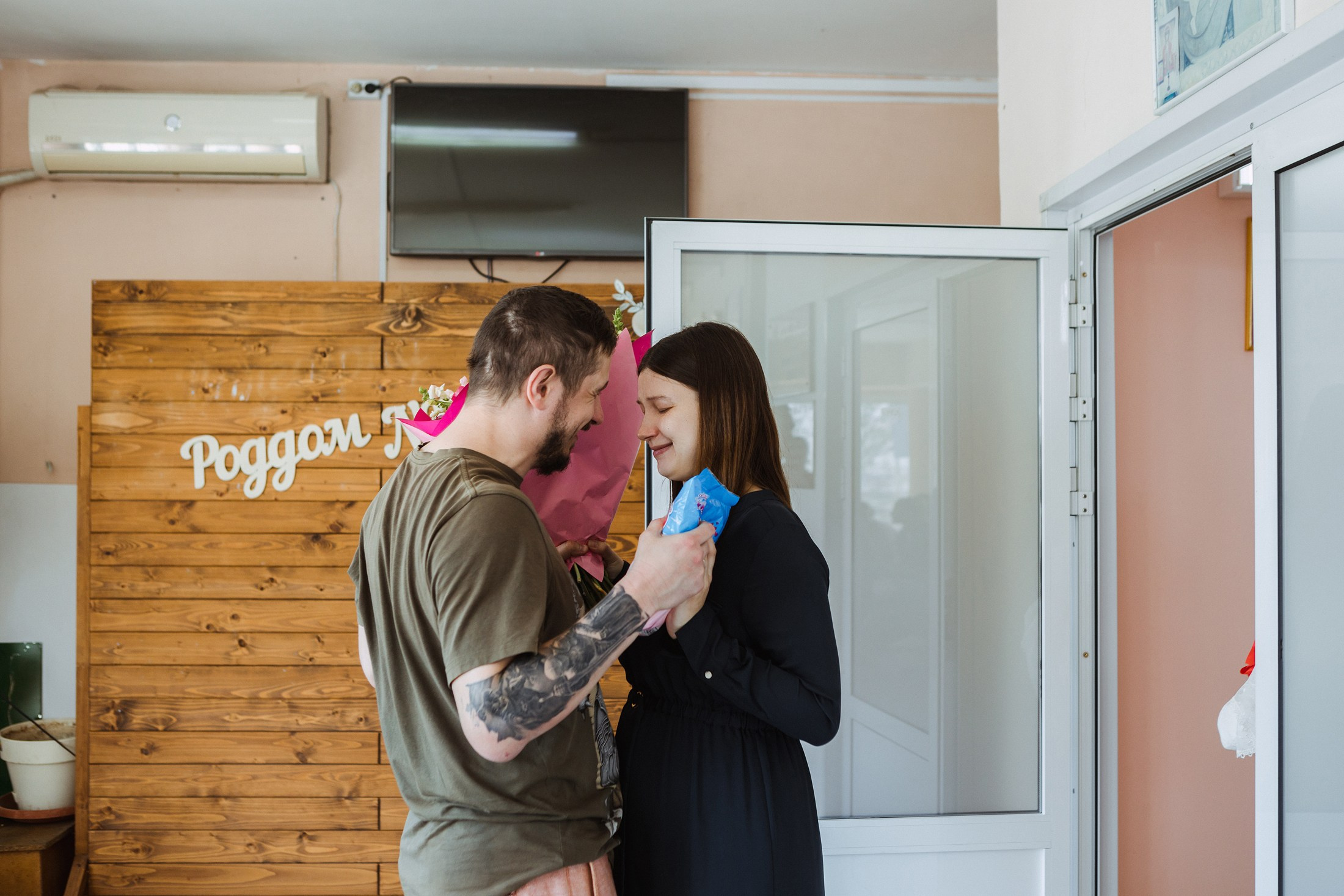 Выписка из Центрального роддома № 2. Фотографы в городе Волгограде — Людмила Агеева и Алексей Околелов