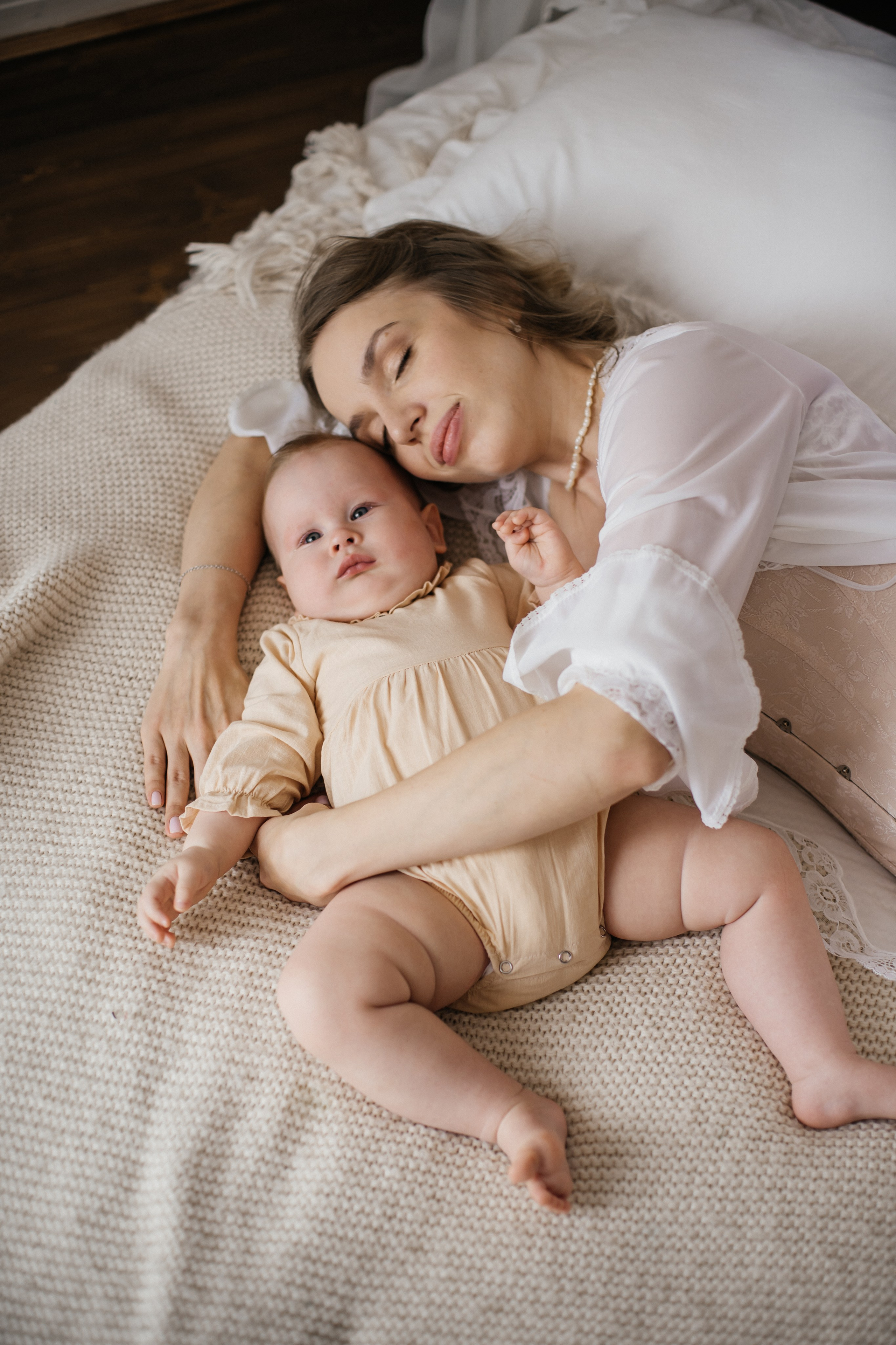 Алиса с мамой Кристиной в нежной семейной фотосессии в Домике Элли г. Пушкино. Семейный и детский фотограф в Сергиев Посаде, Хотьково Якимчук Любовь