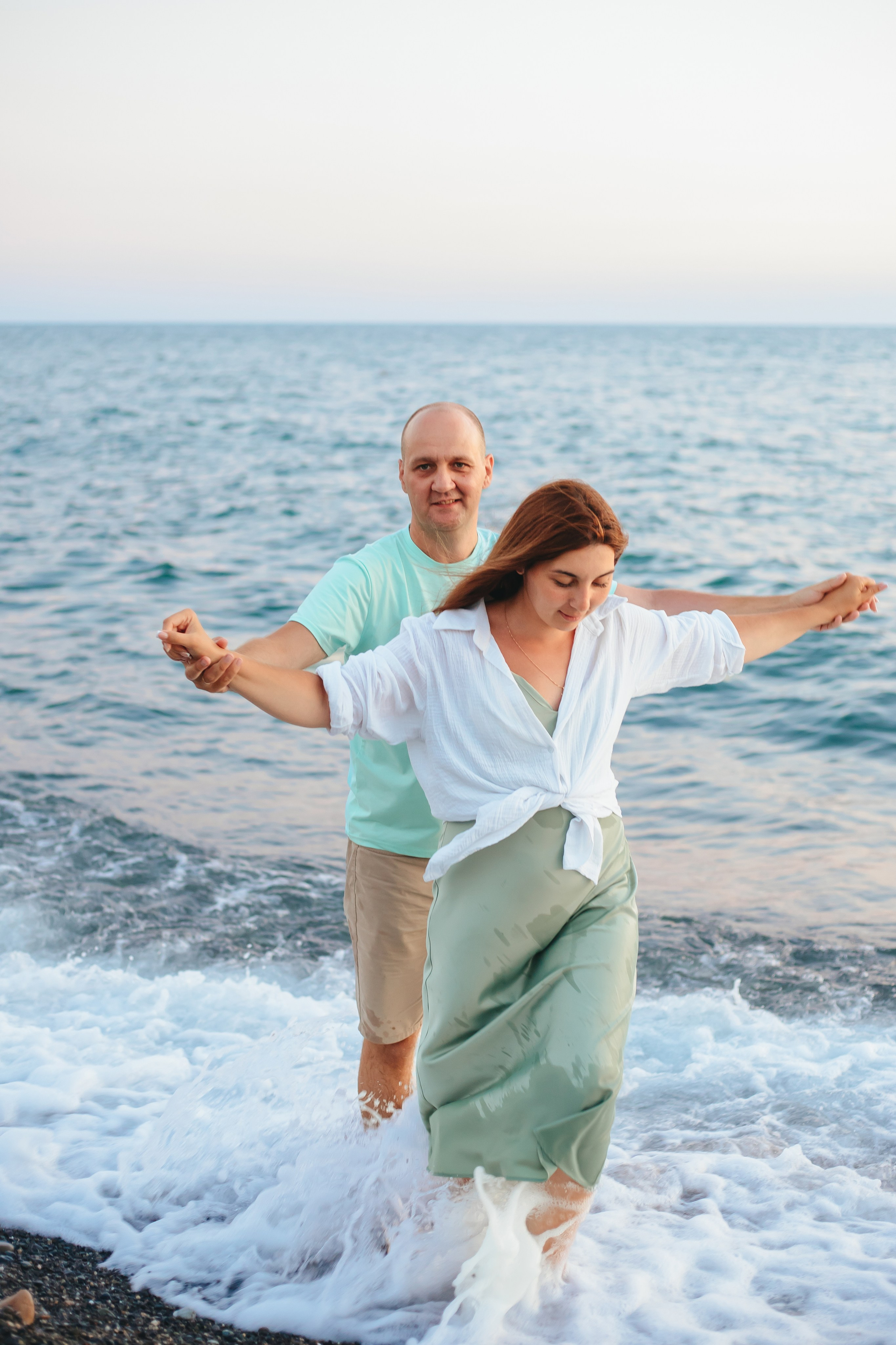 На берегу моря. Семейный и свадебный фотограф Сочи Адлер Сириус Красная поляна