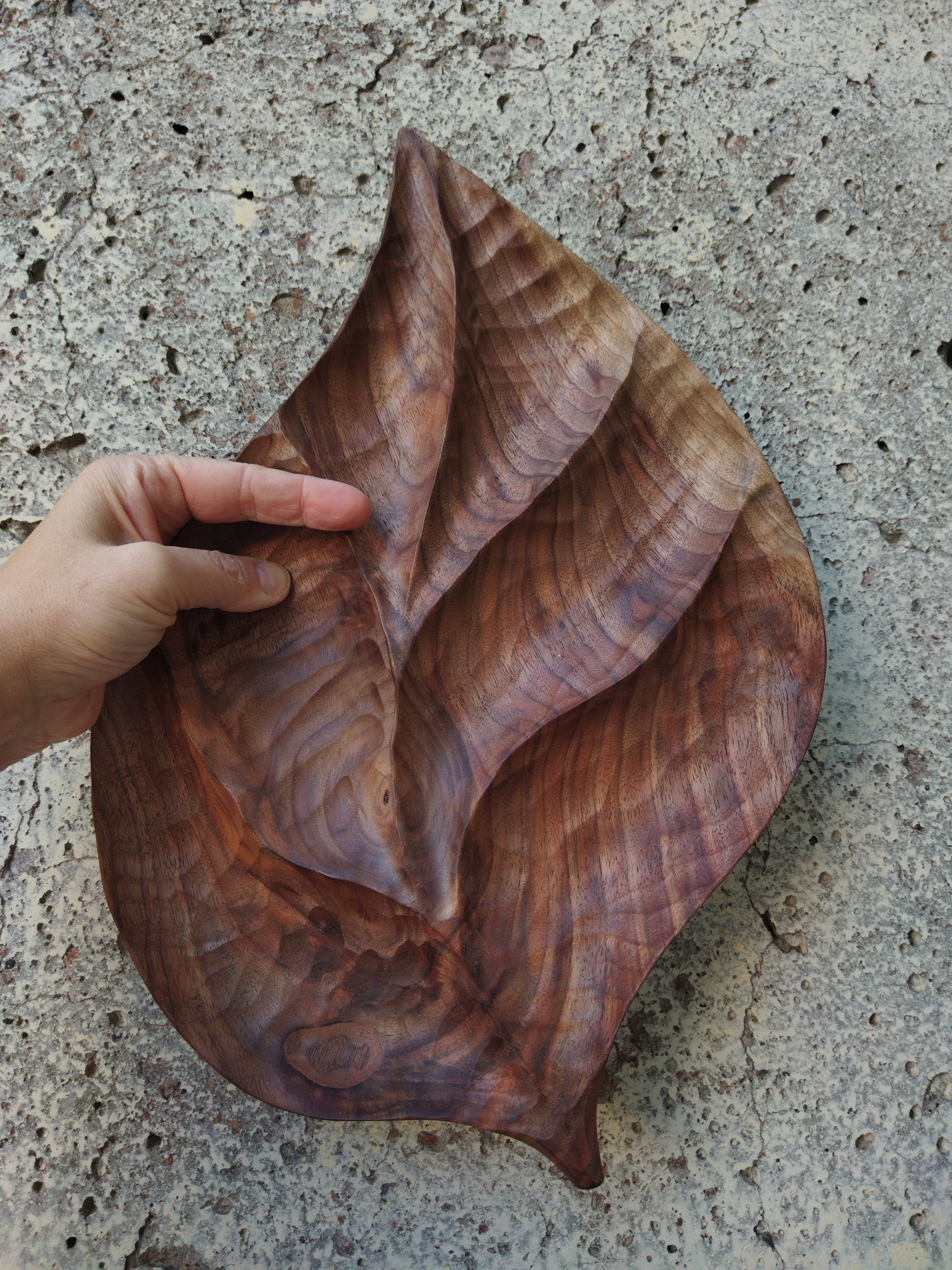 Лист из ореха. Разделочные доски и деревянная мебель на заказ