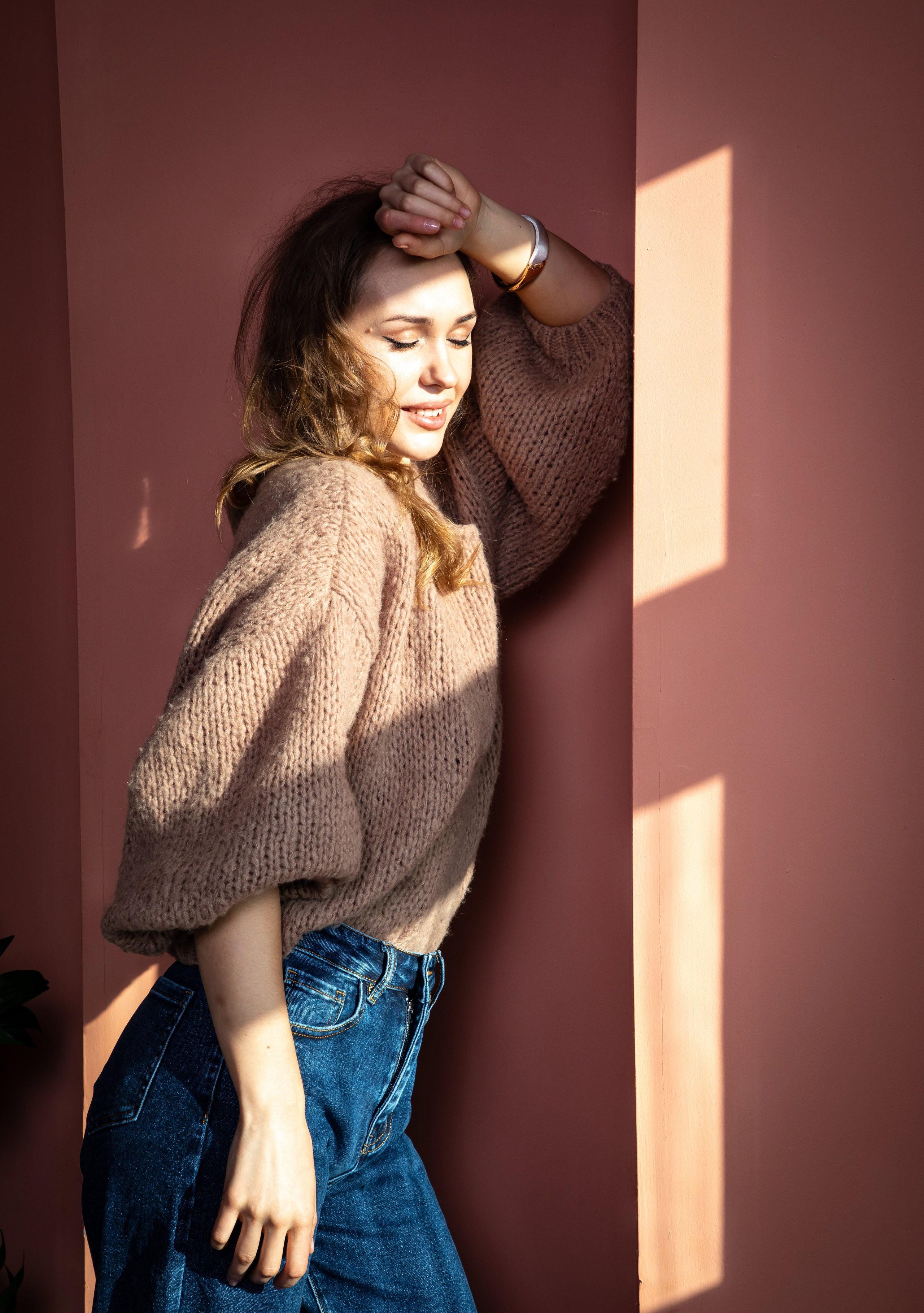 Фотосъемка для маркетплейсов с моделью в Москве и Московской области. Фотостудия в Москве LUXARTPHOTO