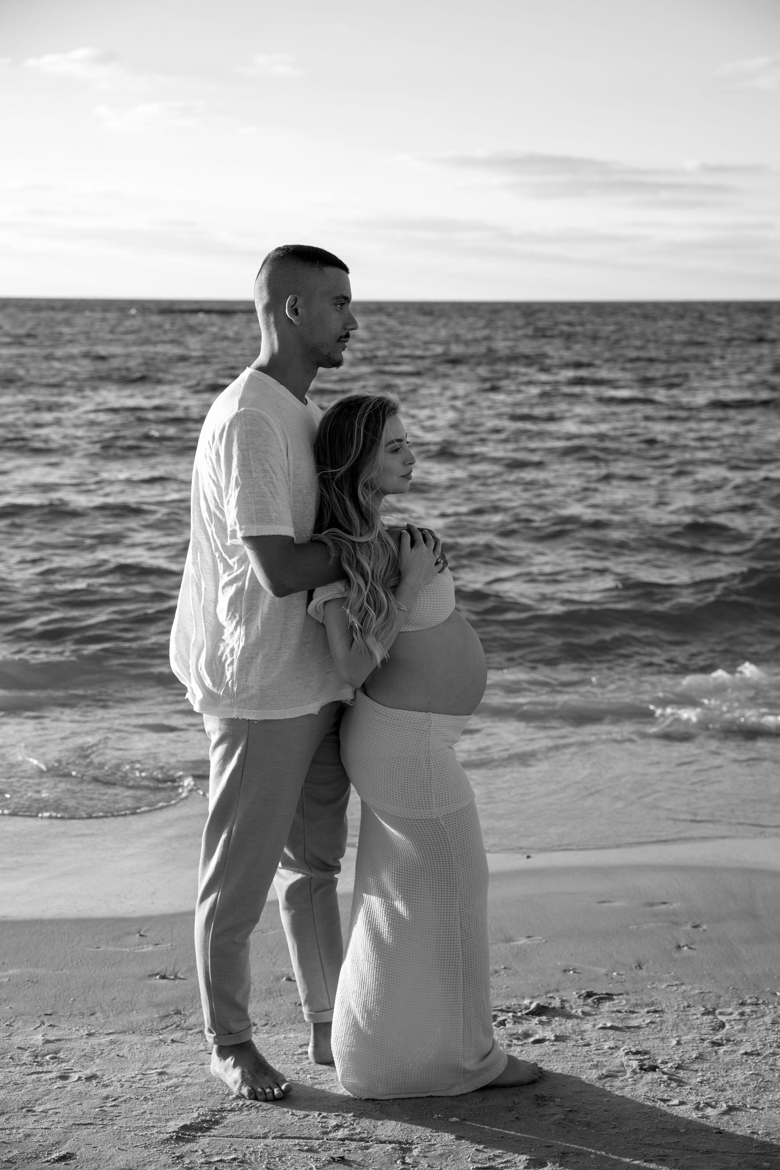 Pregnancy photoshoot near the sea. Wedding and family photographer