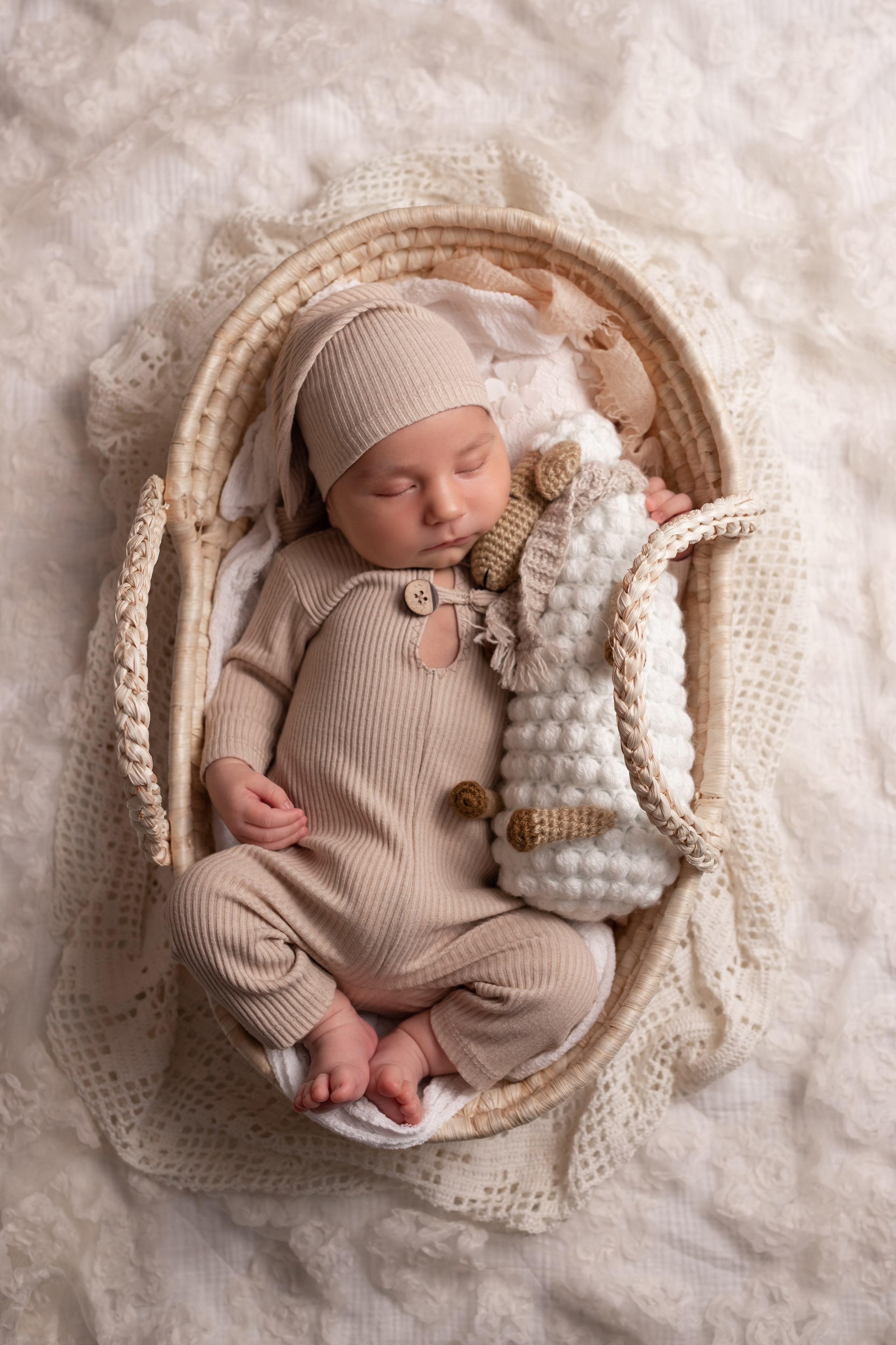 Натуральный стиль newborn. Фотограф новорождённых Анапа Елена Кушнарь