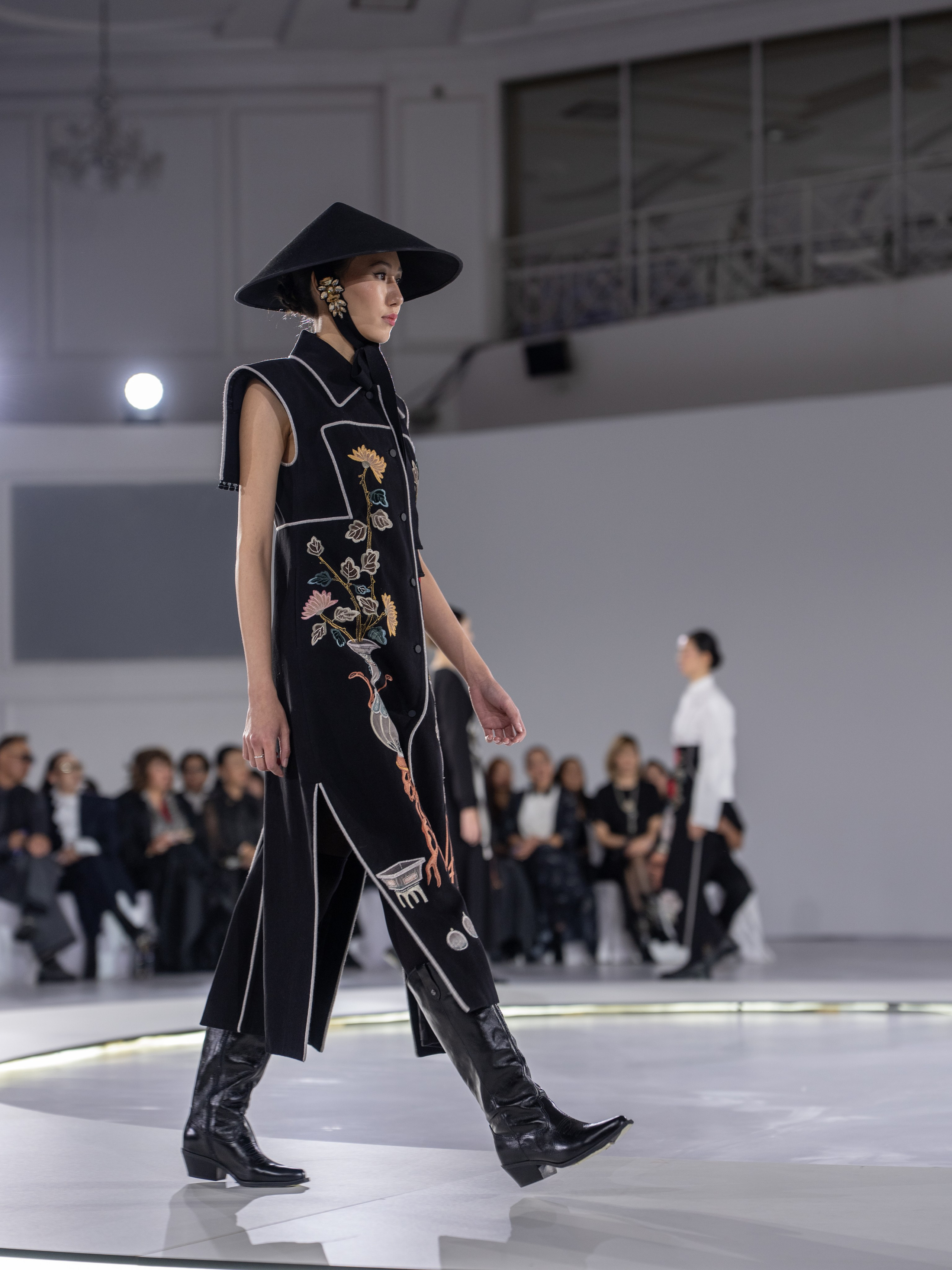 Дизайнер Stas Lopatkin. Сайт Алматинского НЮ АРТ, будуар и фэшн фотографа Дениса Карпенко