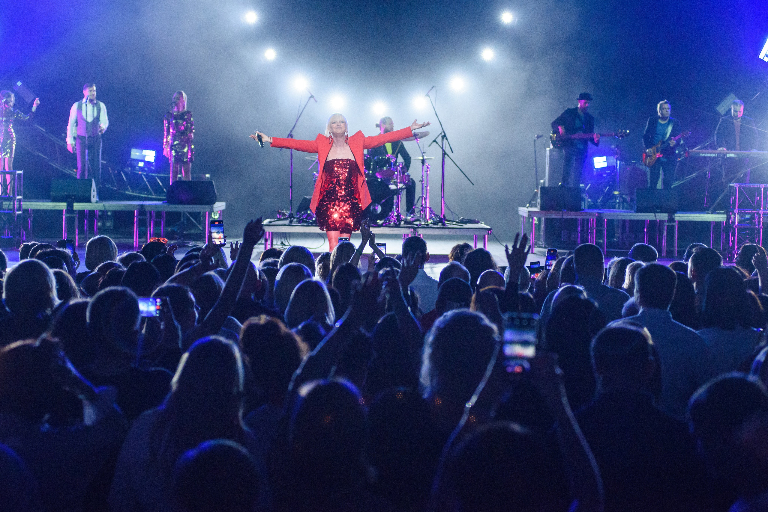 Дискотека 80-90-2000х — «Имена на все времена», Крокус Сити Холл. Бренд-фотограф для экспертов и блогеров в Москве Влада Горбовская