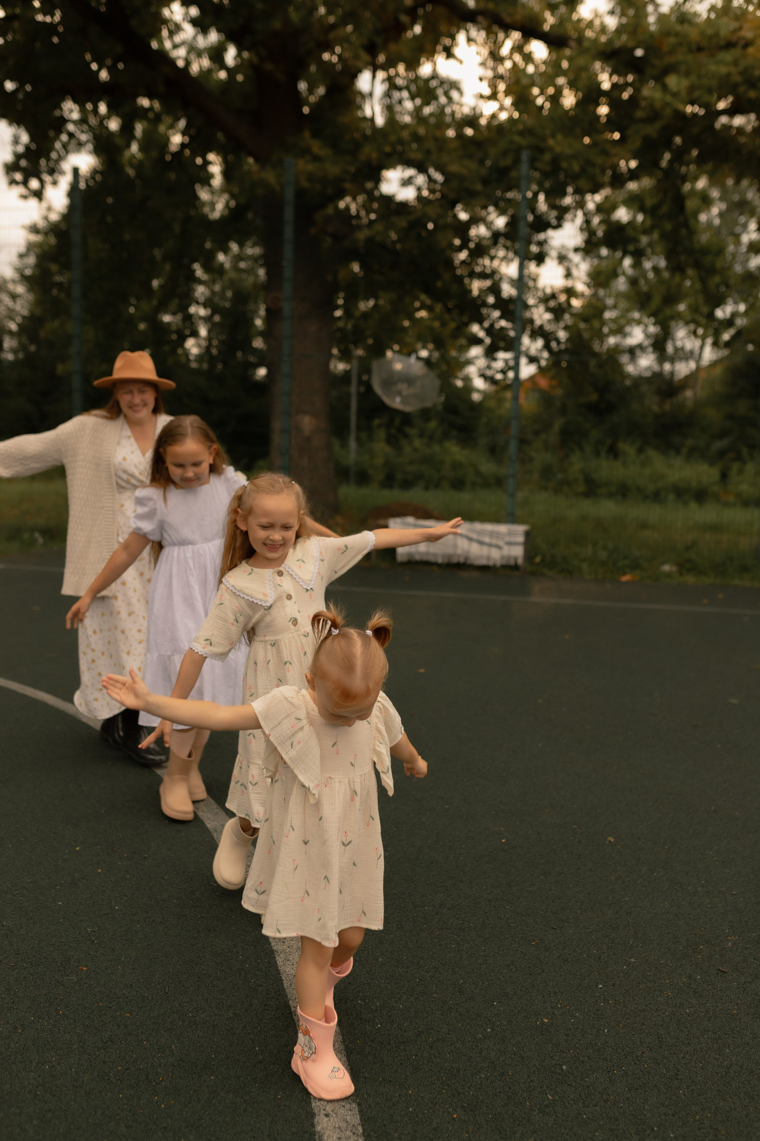 Мама Алина, Маша, Дина и Анечка. Фотограф Татьяна Семенова