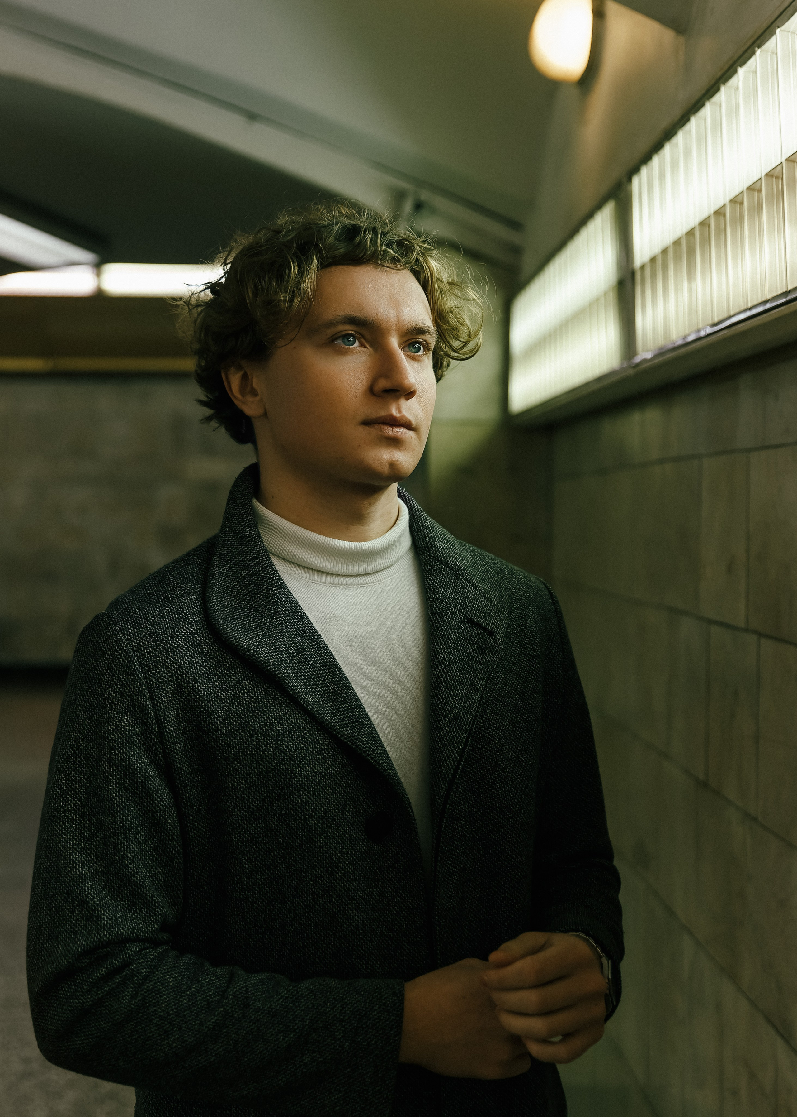 Вадим — фотосессия в метро. Свадебный и портретный фотограф в Санкт-Петербурге Анна Демьянова