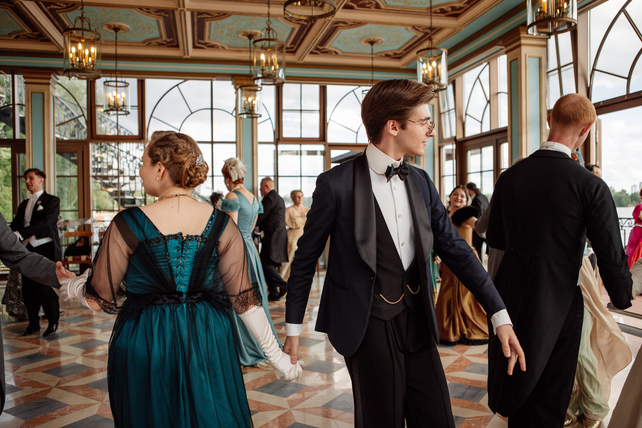 БАЛ. Репортажный фотограф Москва (детские праздники, квизы, концерты, дни рождения, свадьбы)