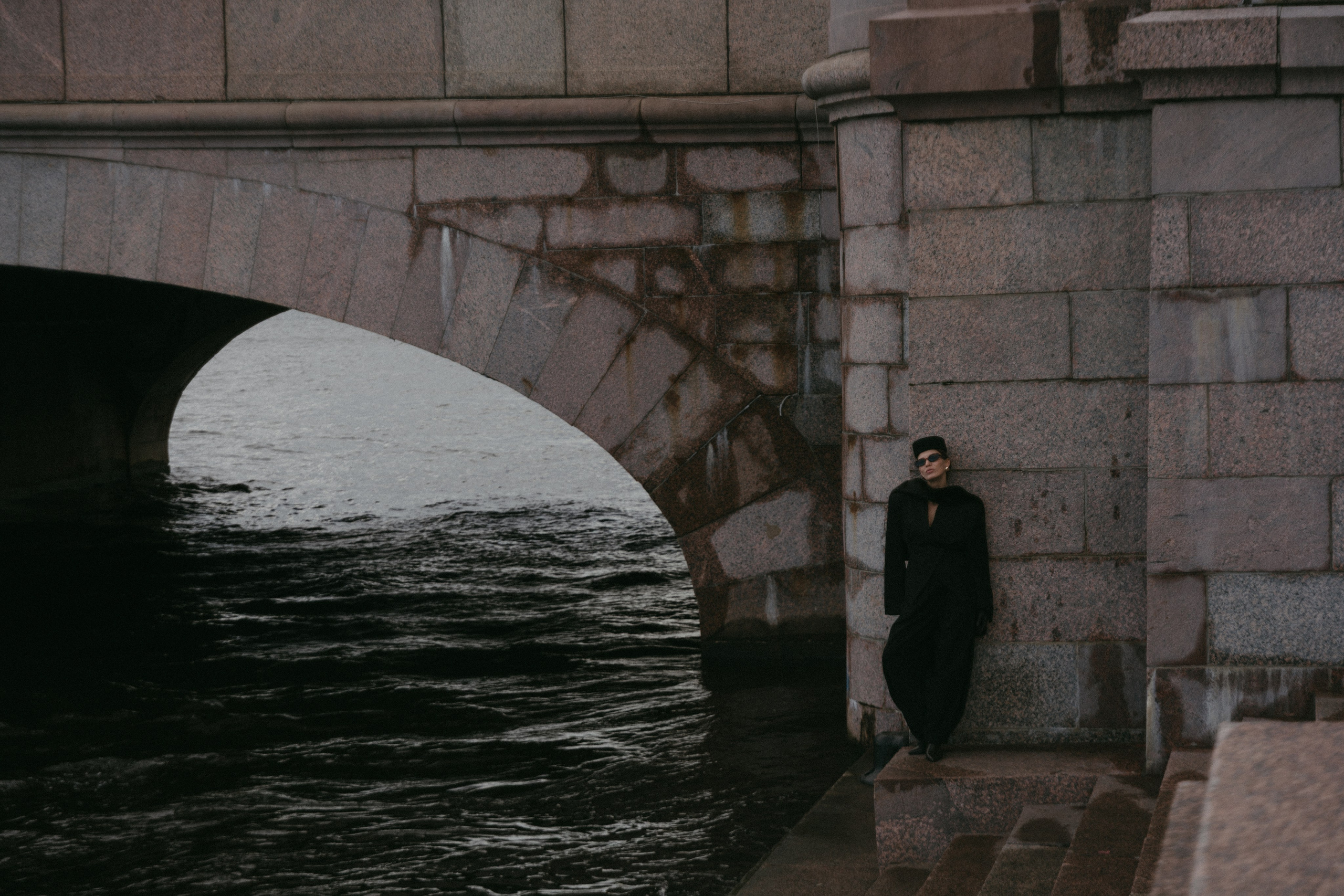 ЖЕНСКИЙ ПОРТРЕТ. О ЛЮБВИ НЕ ГОВОРЯТ.ЕЕ ПОКАЗЫВАЮТ