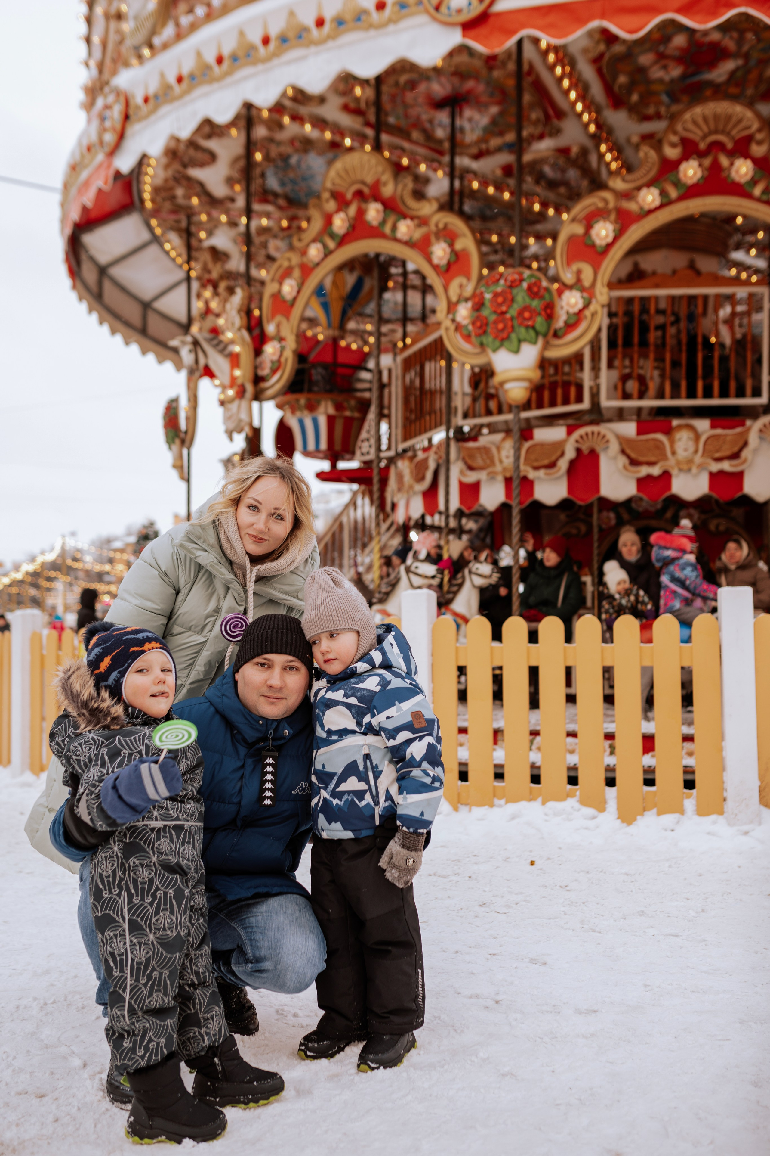 Семейная, Манежная площадь