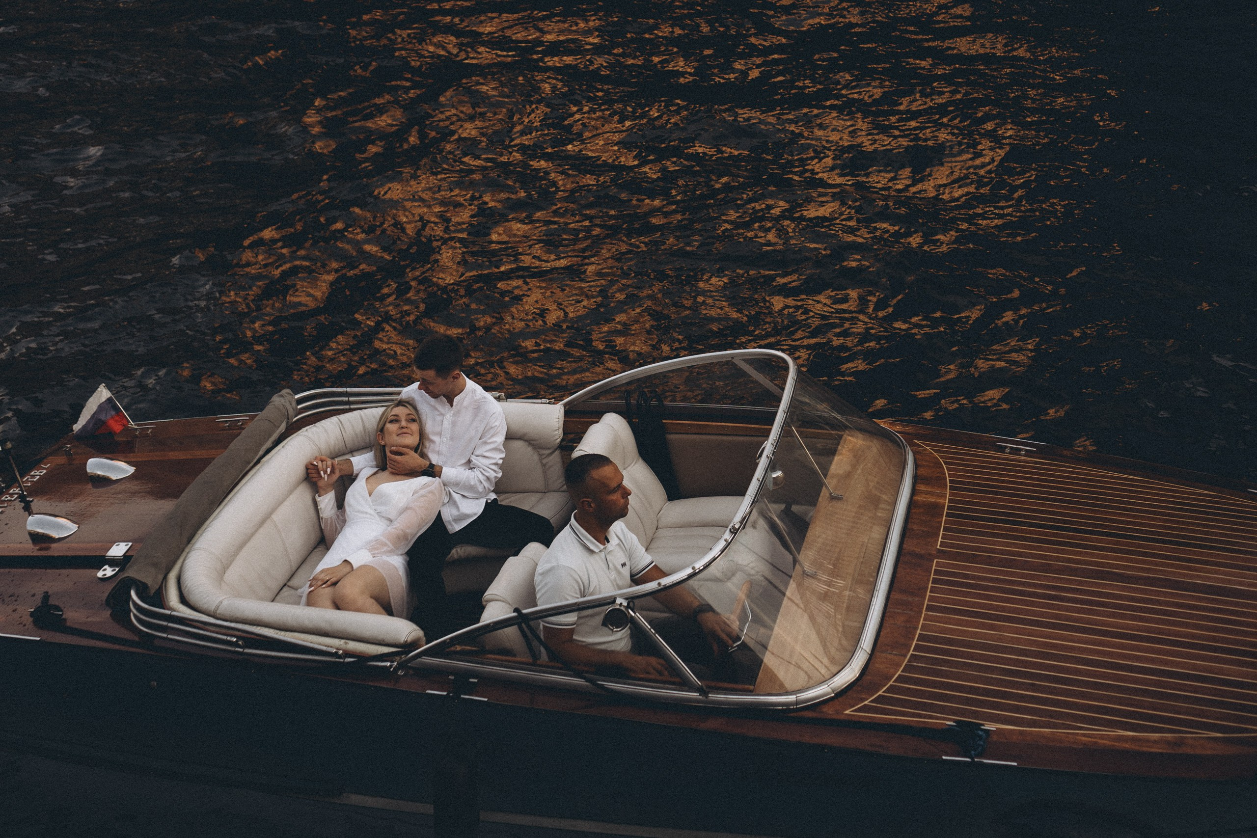 СВАДЕНБНАЯ СЬЕМКА НА КАТЕРЕ ПО КАНАЛАМ САНКТ-ПЕТЕРБУРГА И В АКВАТОРИИ НЕВЫ. Профессиональный фотограф, Санкт-Петербург — Виктория Богомолова