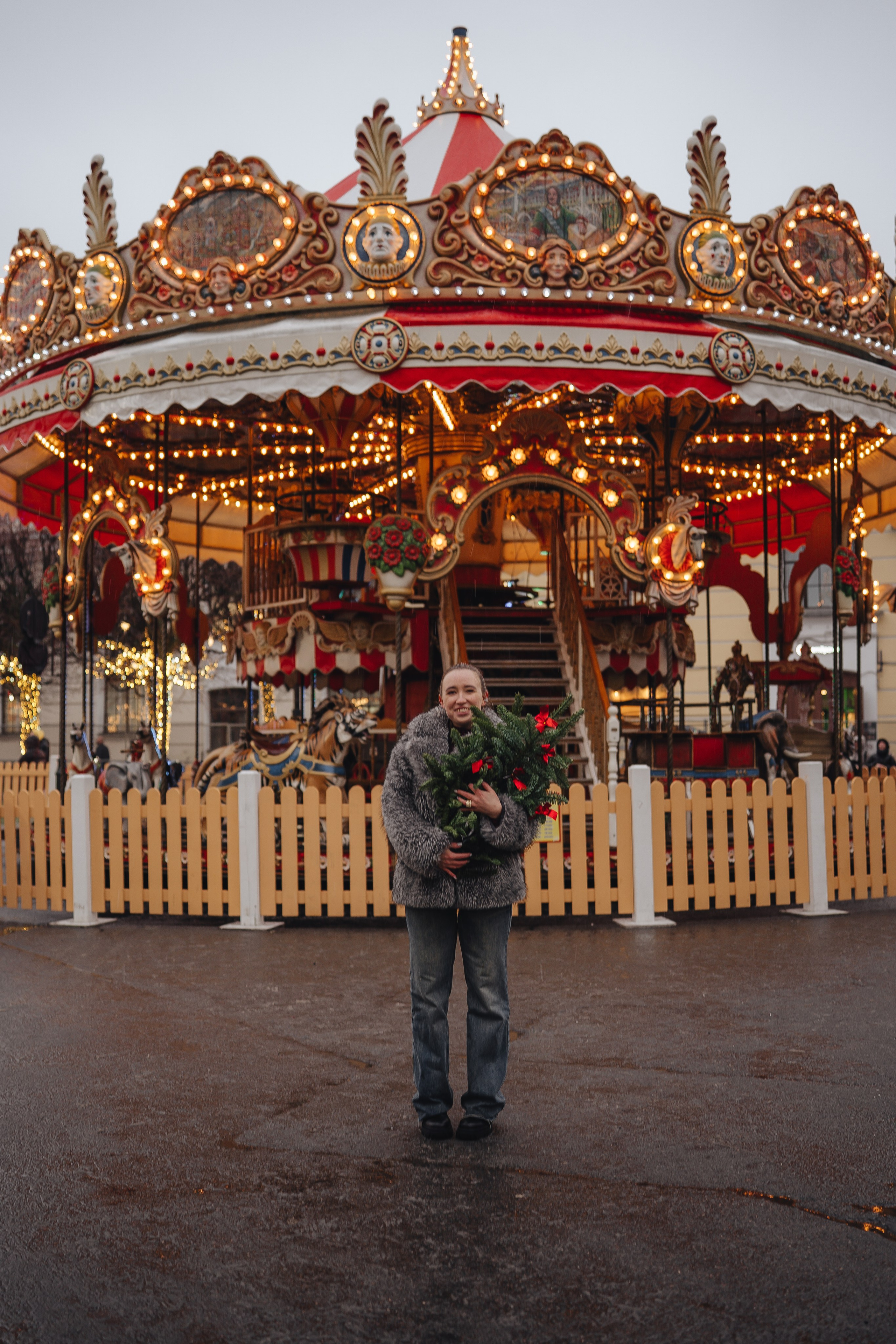 ПРОГУЛКА НА МАНЕЖНОЙ ПЛОЩАДИ ДЛЯ ДЕВУШКИ ПЕРЕД НОВЫМ ГОДОМ (НОВОГОДНЯЯ ФОТОСЕССИИЯ НА МАНЕЖНОЙ ПЛОЩАДИ). Профессиональный фотограф, Санкт-Петербург — Виктория Богомолова