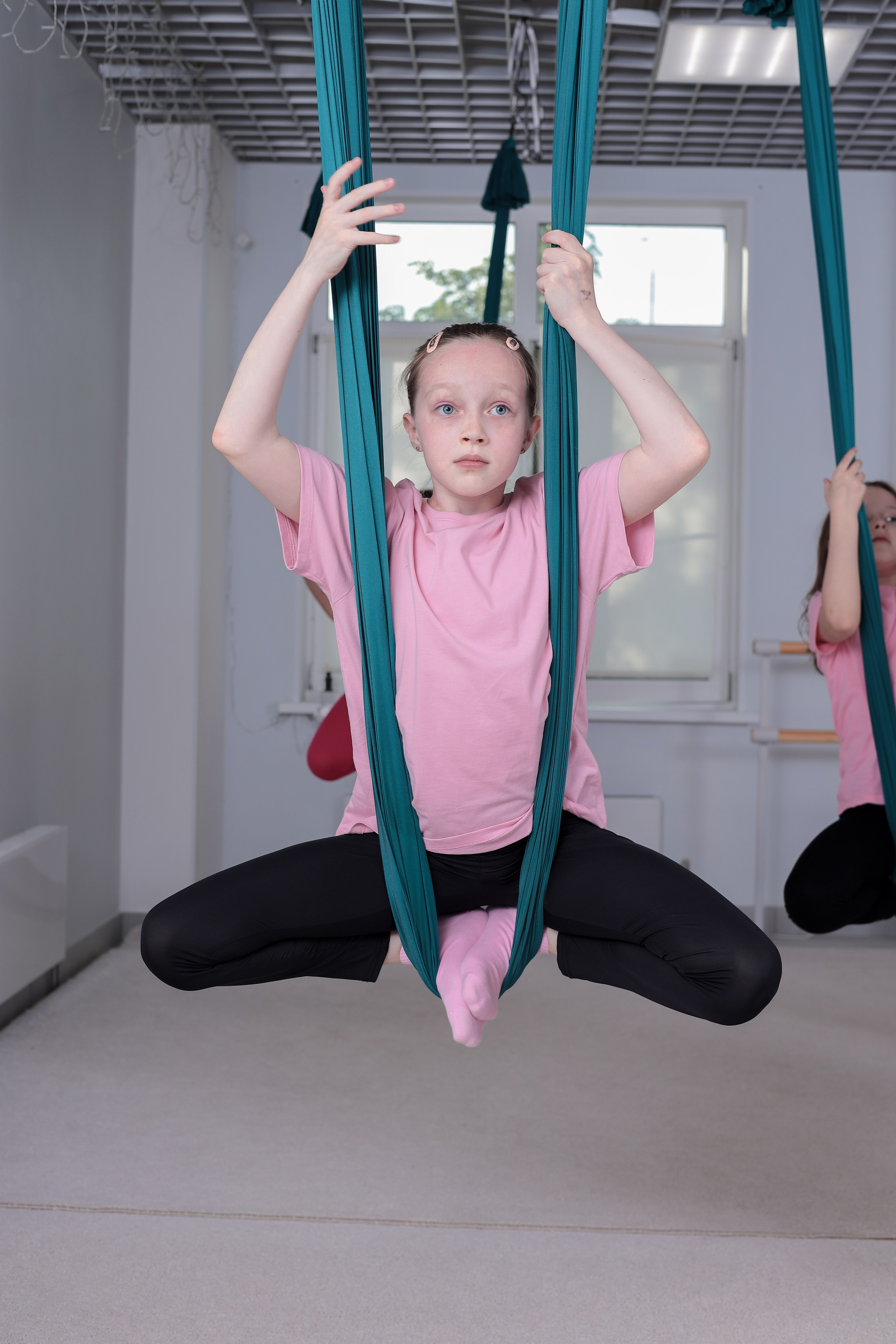 Детская аэройога. Фотограф Надршина Лилия