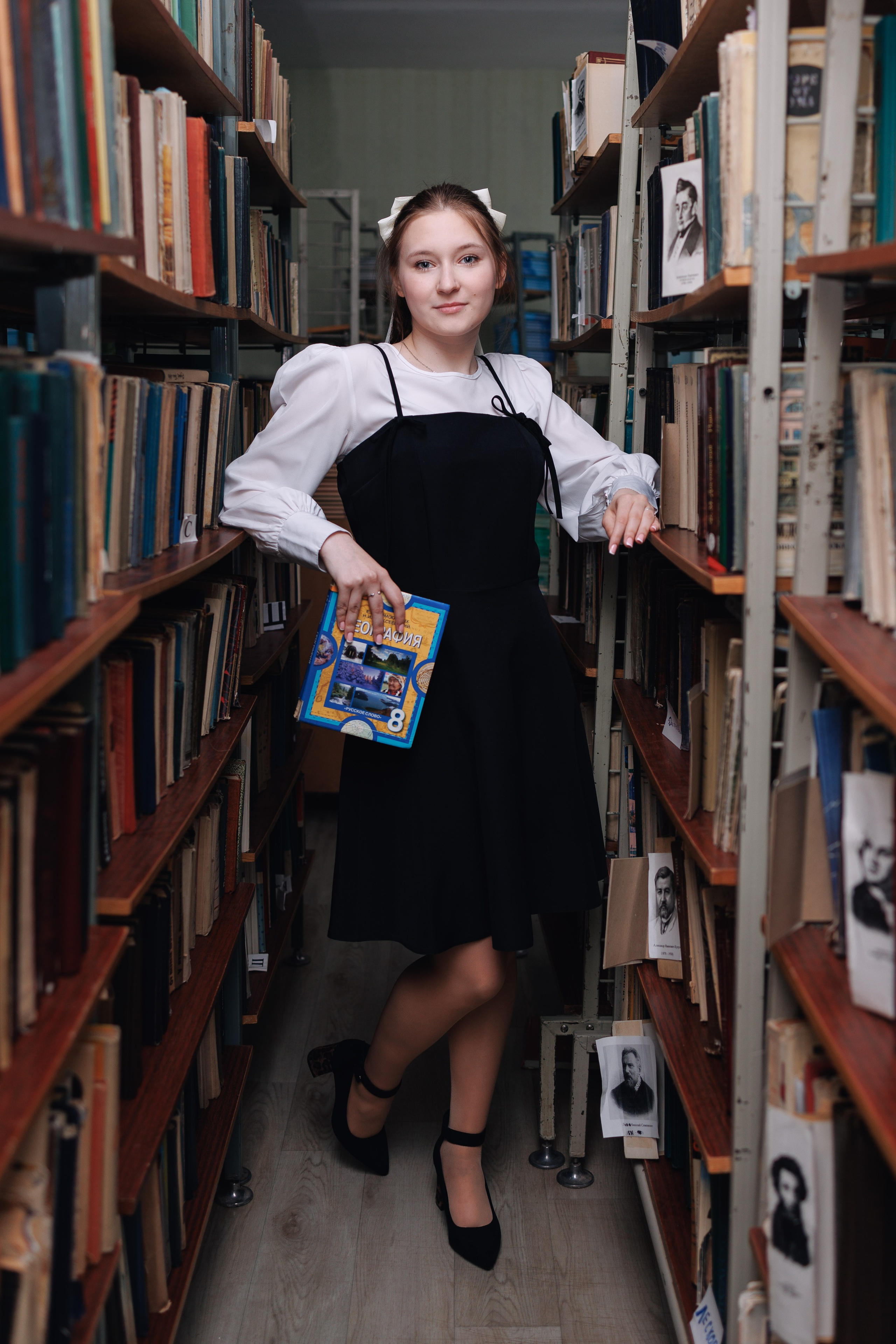 Позы для школьной фотосессии. Фотограф Медногорск Кувандык Оксана Шерехода свадебные, семейные, индивидуальные, школьные фотосессии. Печать фотоальбомов