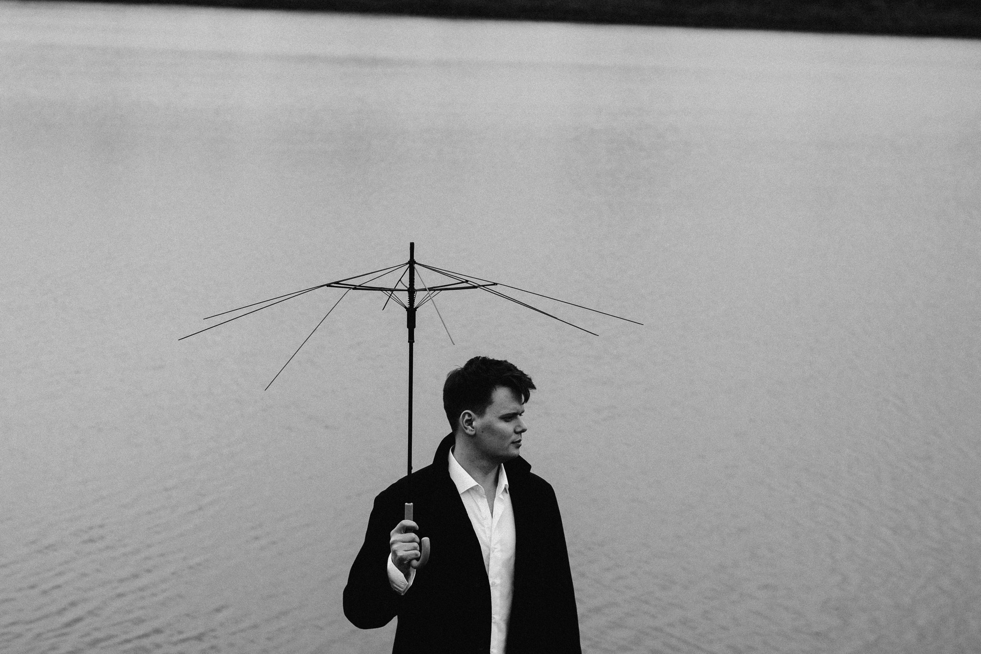 Мужская портретная фотосессия в Гагаринском парке Тюмени | Фотограф Дарья Мустафина. Портретный фотограф Тюмень Дарья Мустафина