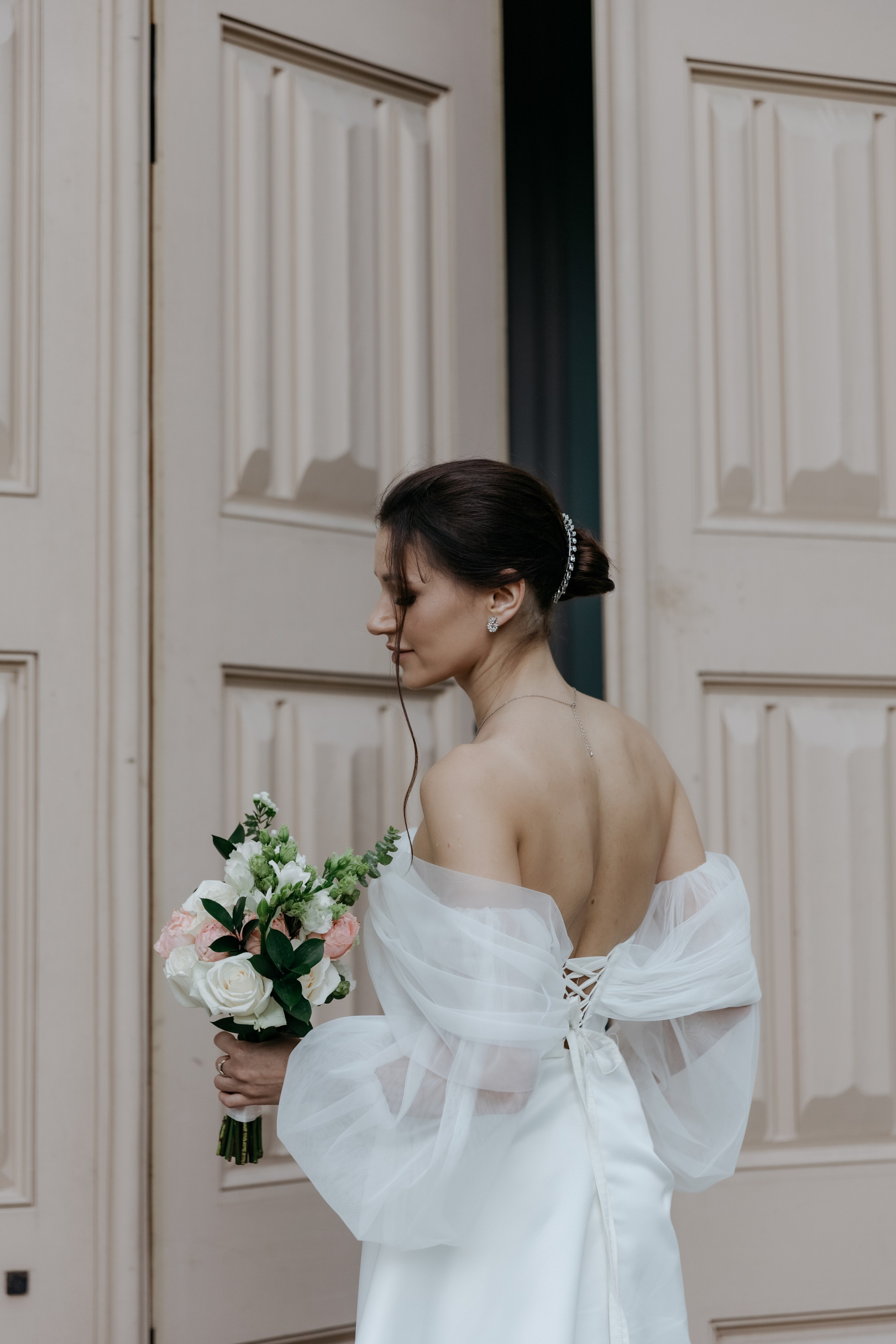 Волшебство уходит — Знаю. — И что мы будем делать? — Наслаждаться моментом. Свадебный фотограф в Санкт-Петербурге