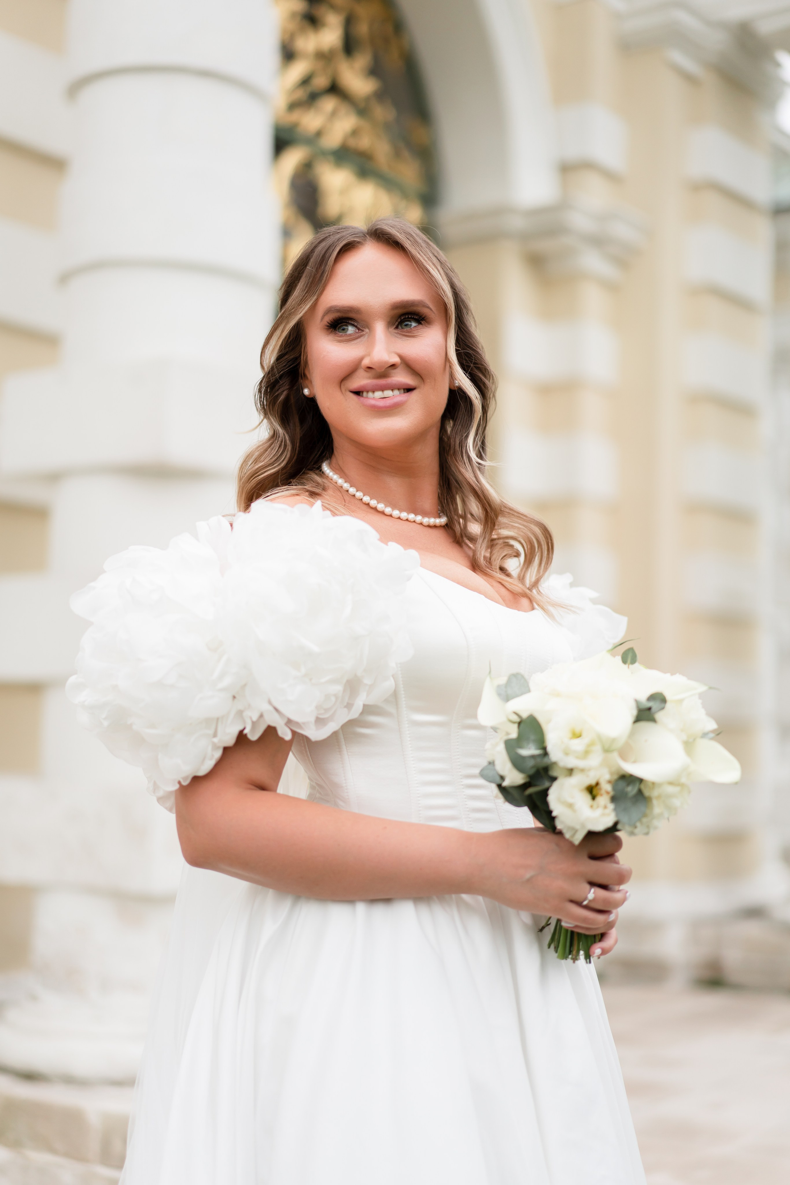 Свадебная фотосессия в отеле The St. Regis Moscow Nikolskaya. Свадебный фотограф Вера Климова