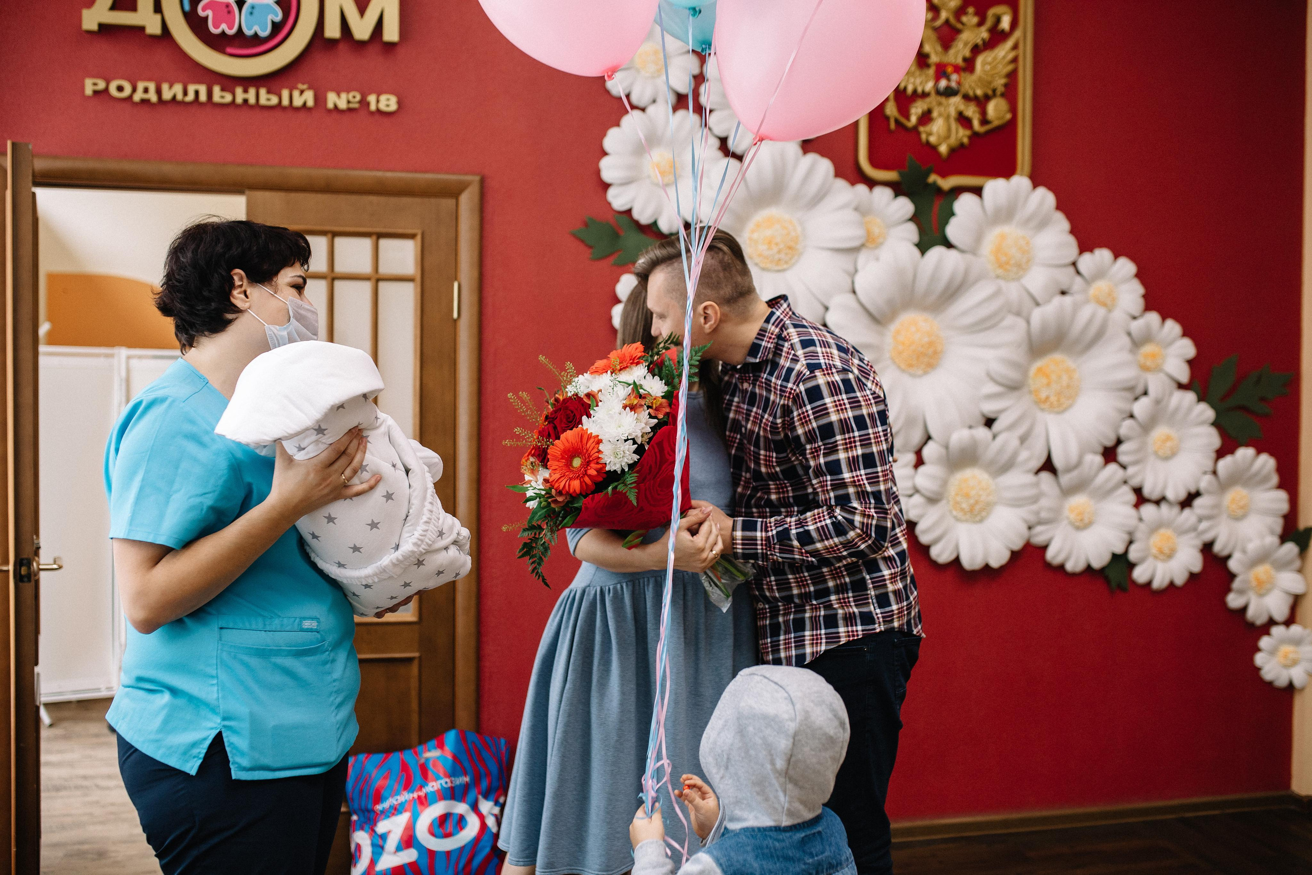Выписка из род дома. Семейный и свадебный фотограф в Майкопе Михаил Мартиросян