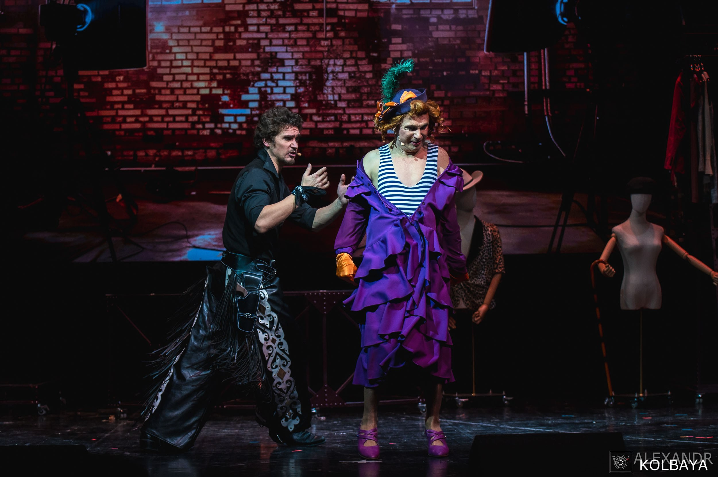 Фотографии со спектакля «Привет, я тетя Чарли». Концертный и театральный репортажный фотограф в Москве Александр Колбая