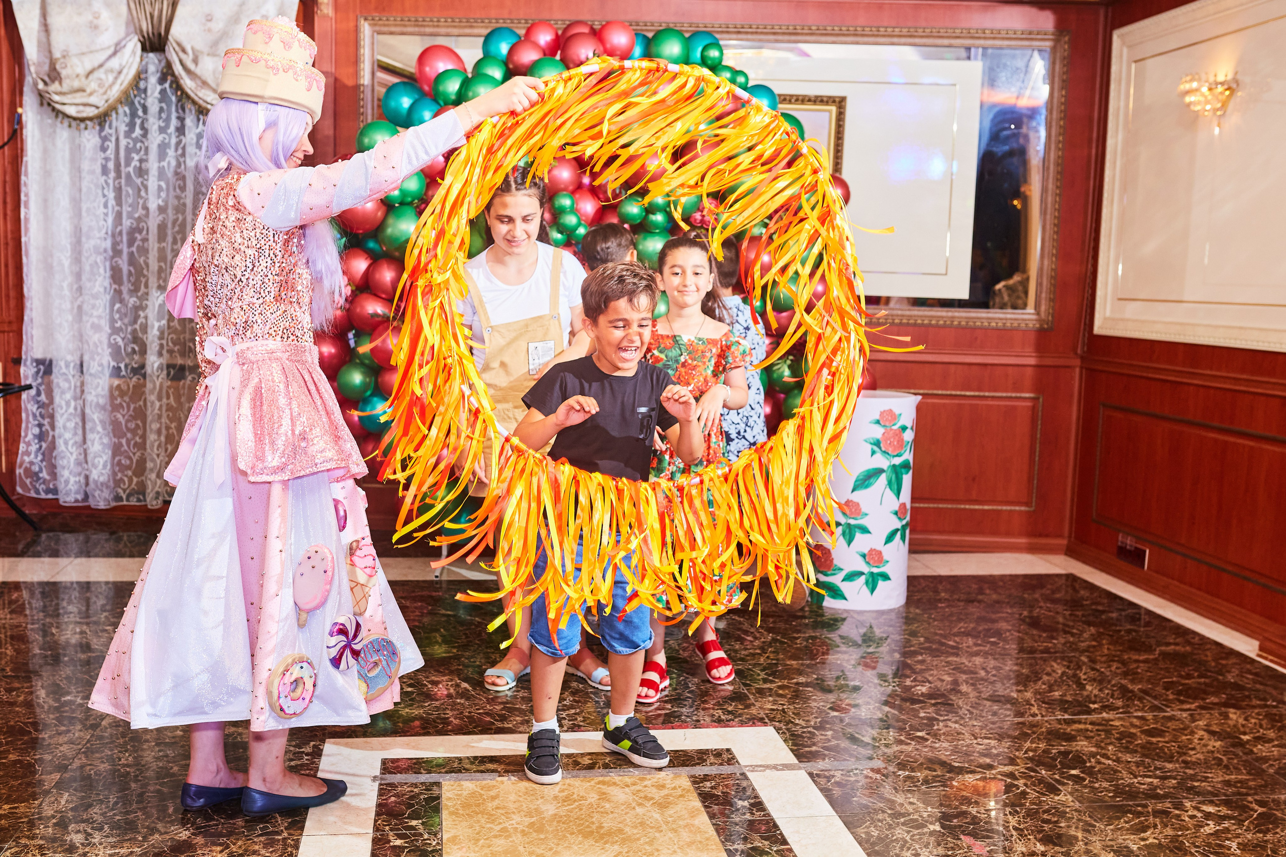 Детский День рождения с салютом, фокусником и тиктокерами, конечно же. Кокорин Евгений Фотограф