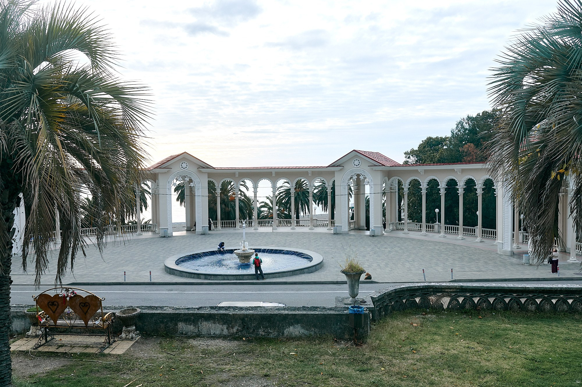 Гагра, Абхазия. Декабрь 2024. Фотографии отовсюду и обо всем