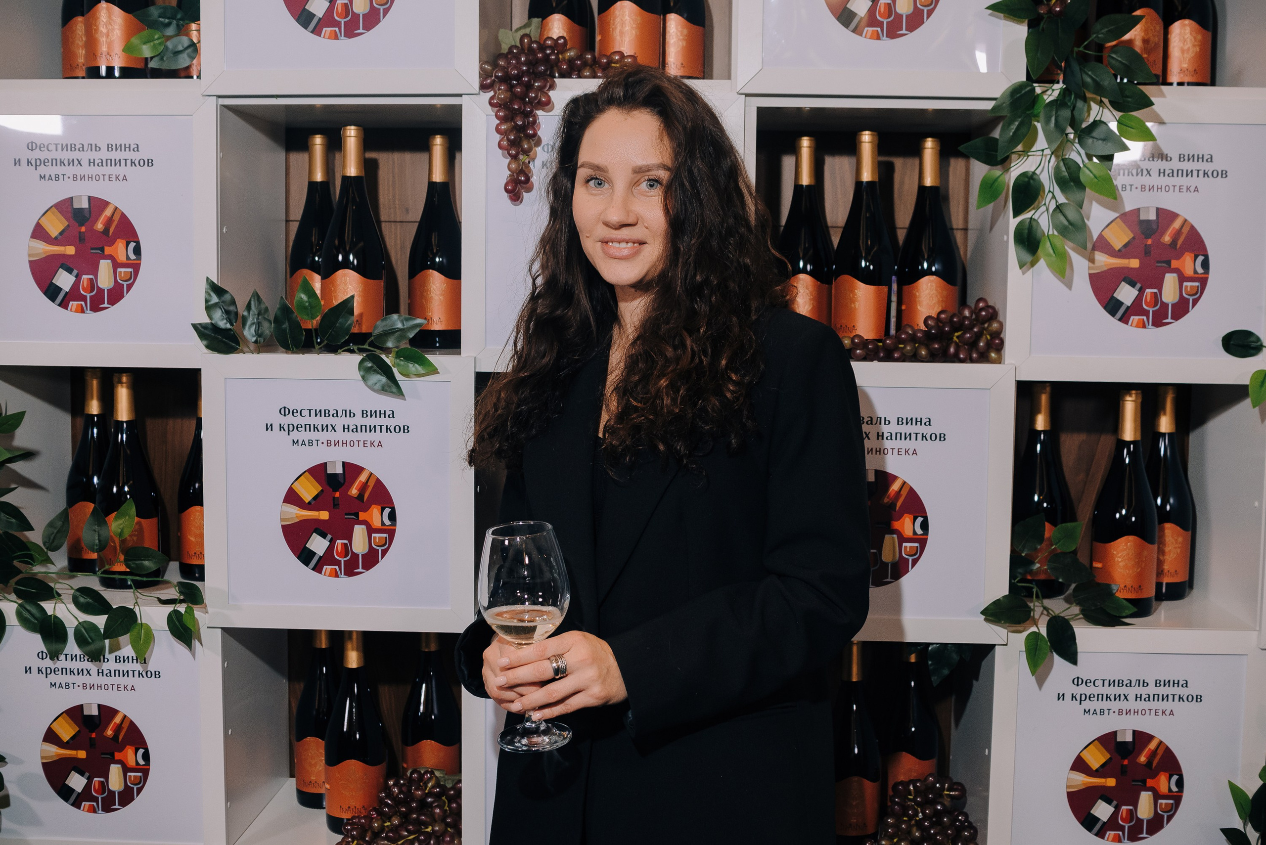 ФЕСТИВАЛЬ ВИНА И КРЕПКИХ НАПИТКОВ МАВТ-ВИНОТЕКА. Репортажный фотограф Зуев Роман г. Челябинск