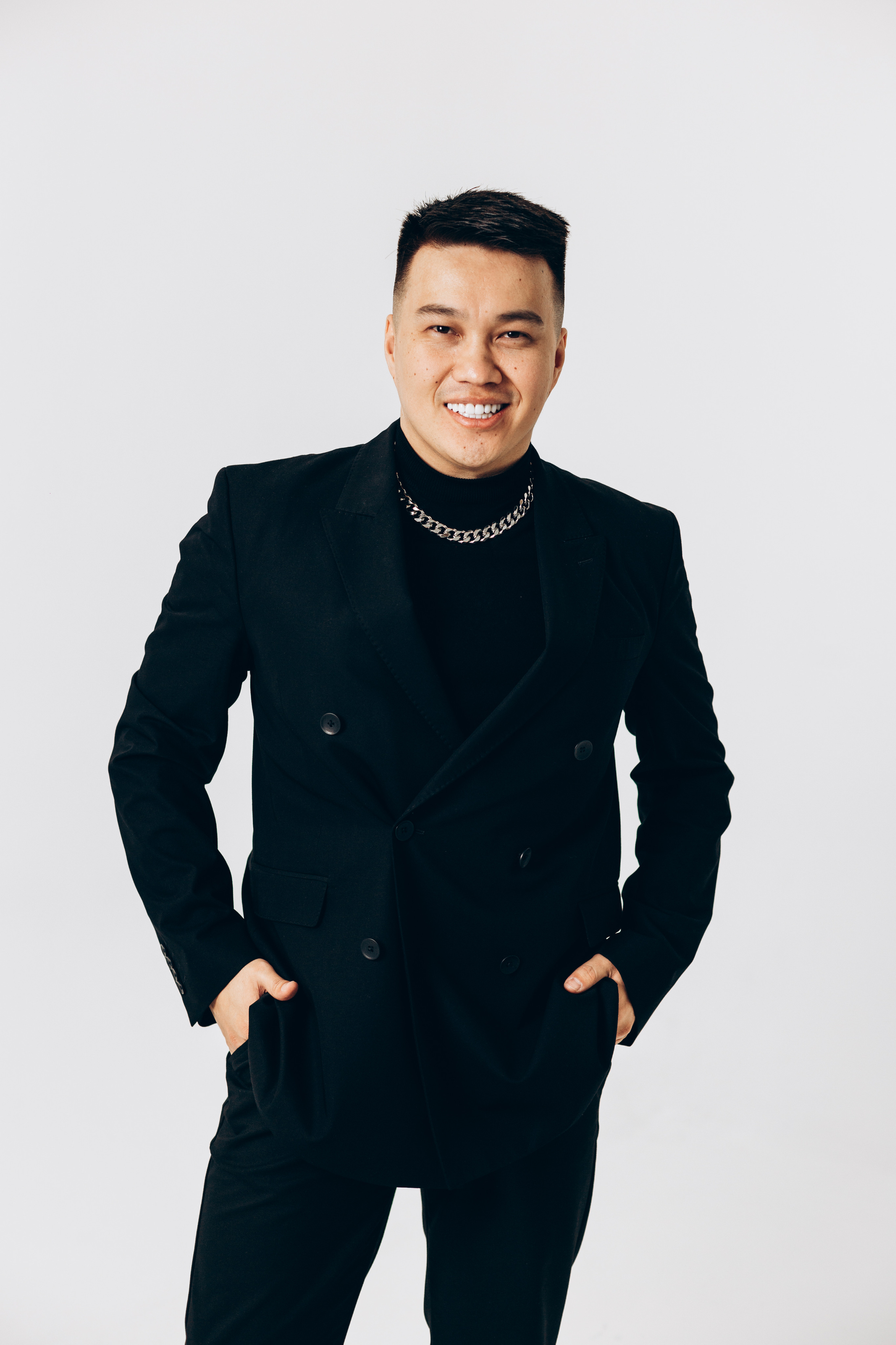 Портретная и индивидуальная фотосессия в Алматы. Фотограф в Алматы Сиражев Карымсак. Фотосессия, бизнес портреты