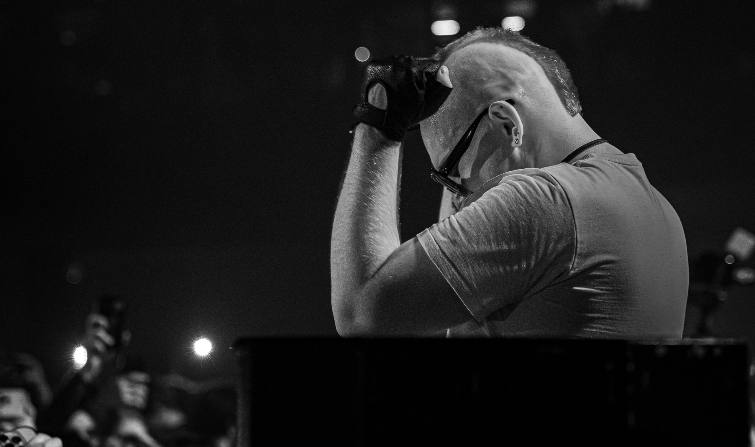 Huzzy b 29.12.2025. Коммерческий и художественный фотограф и видеограф в Москве Арсений Тургенев