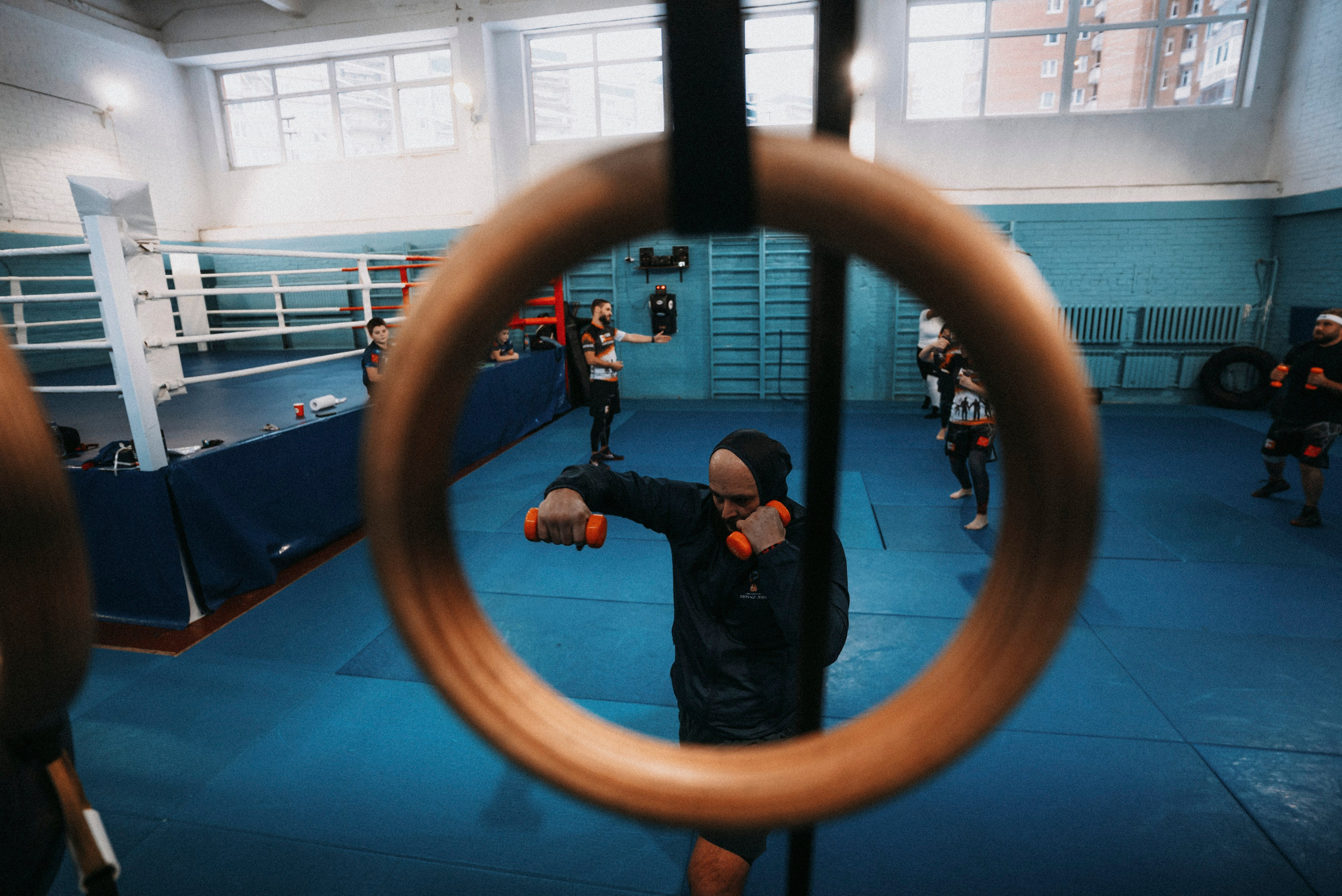 2025. Стрит-фотография, полная абсурда, идиотизма и красоты