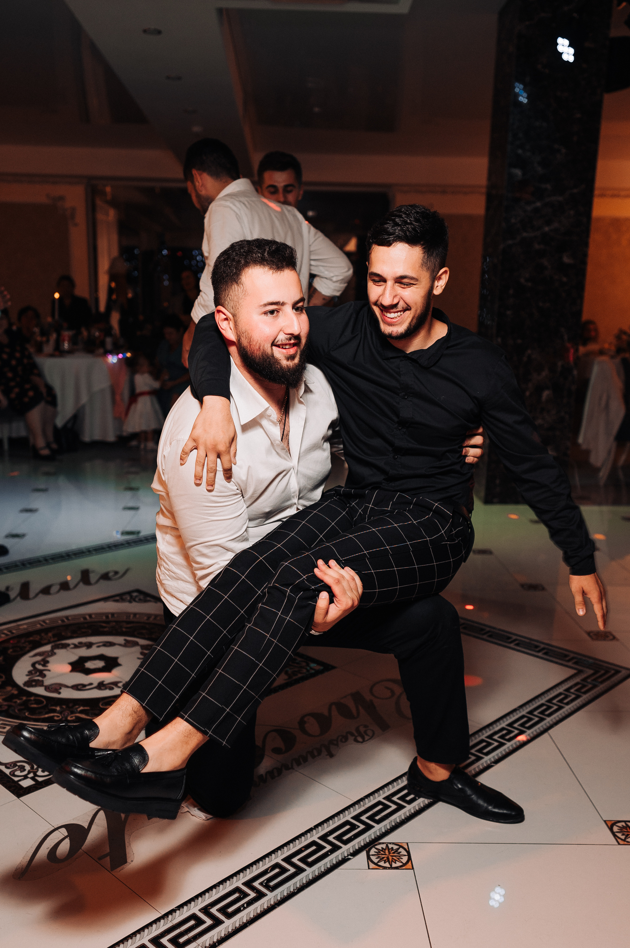 Нежность и веселье. Фотограф — Москва — Артем Гончаренко