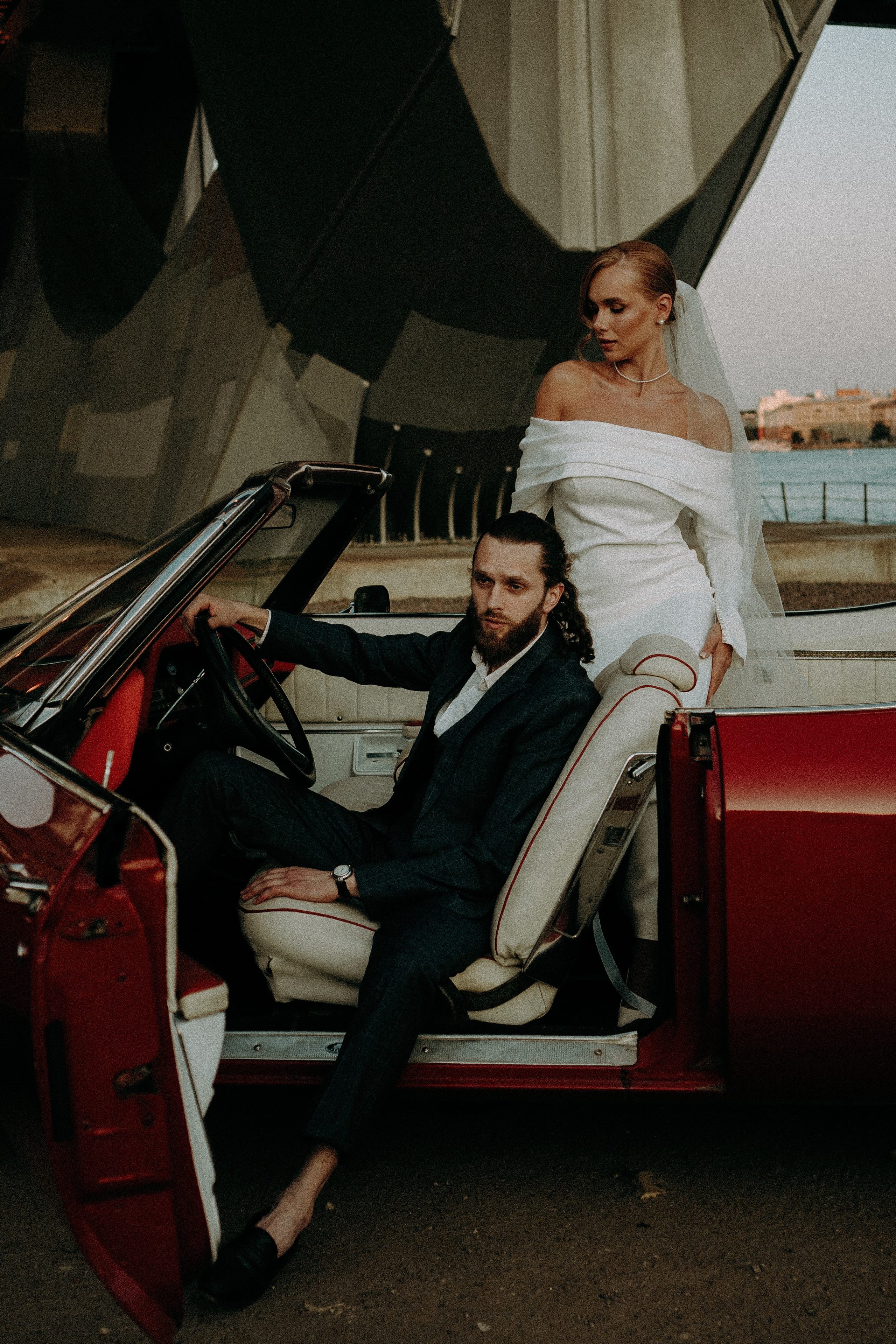 СВАДЕБНАЯ СЬЕМКА ВОЗЛЕ МСОТА БЕТАНКУРА НА КАБРИОЛЕТЕ. Профессиональный фотограф, Санкт-Петербург — Виктория Богомолова