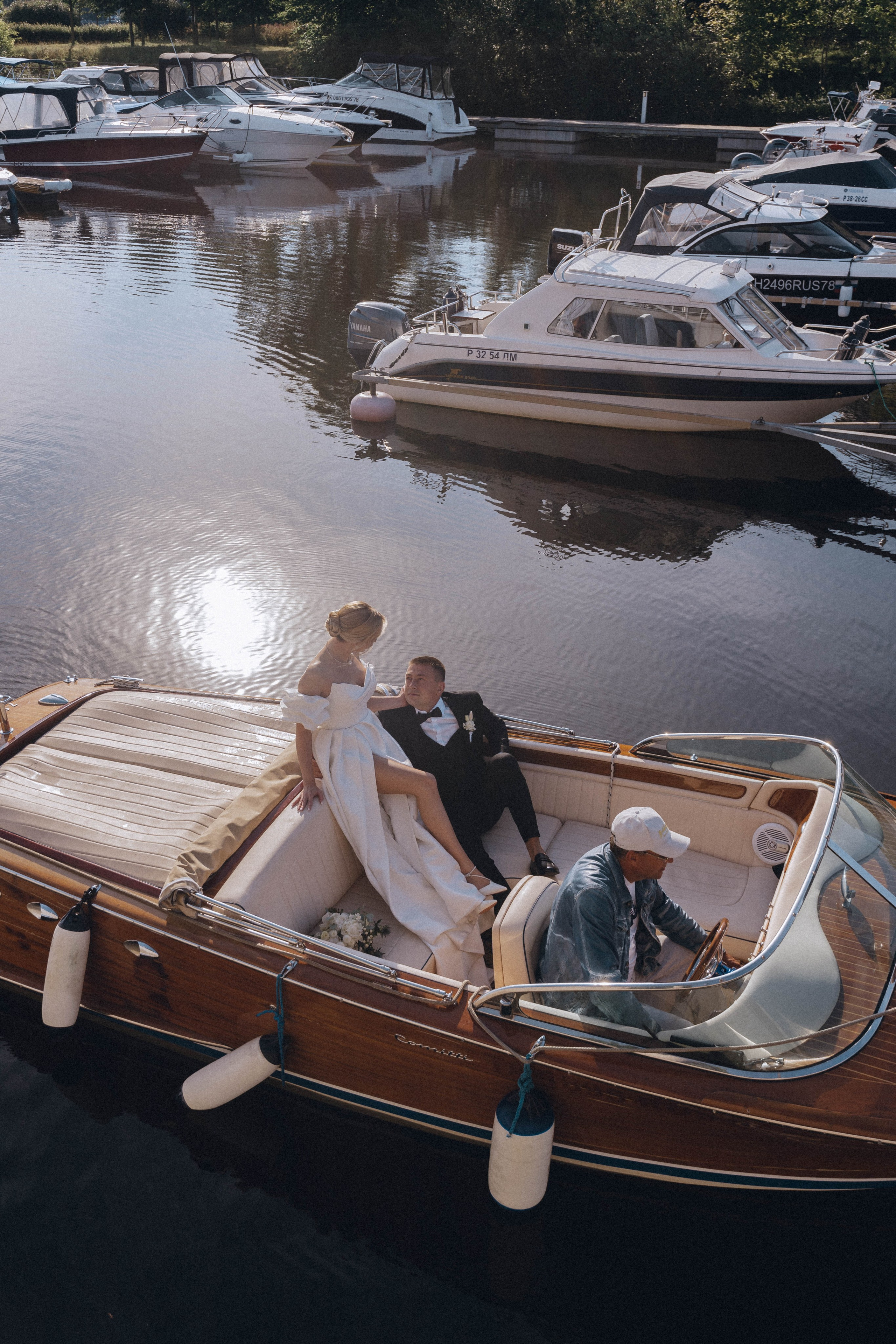СВАДЕНБНАЯ СЬЕМКА НА КАТЕРЕ ПО КАНАЛАМ САНКТ-ПЕТЕРБУРГА И В АКВАТОРИИ НЕВЫ. Профессиональный фотограф, Санкт-Петербург — Виктория Богомолова