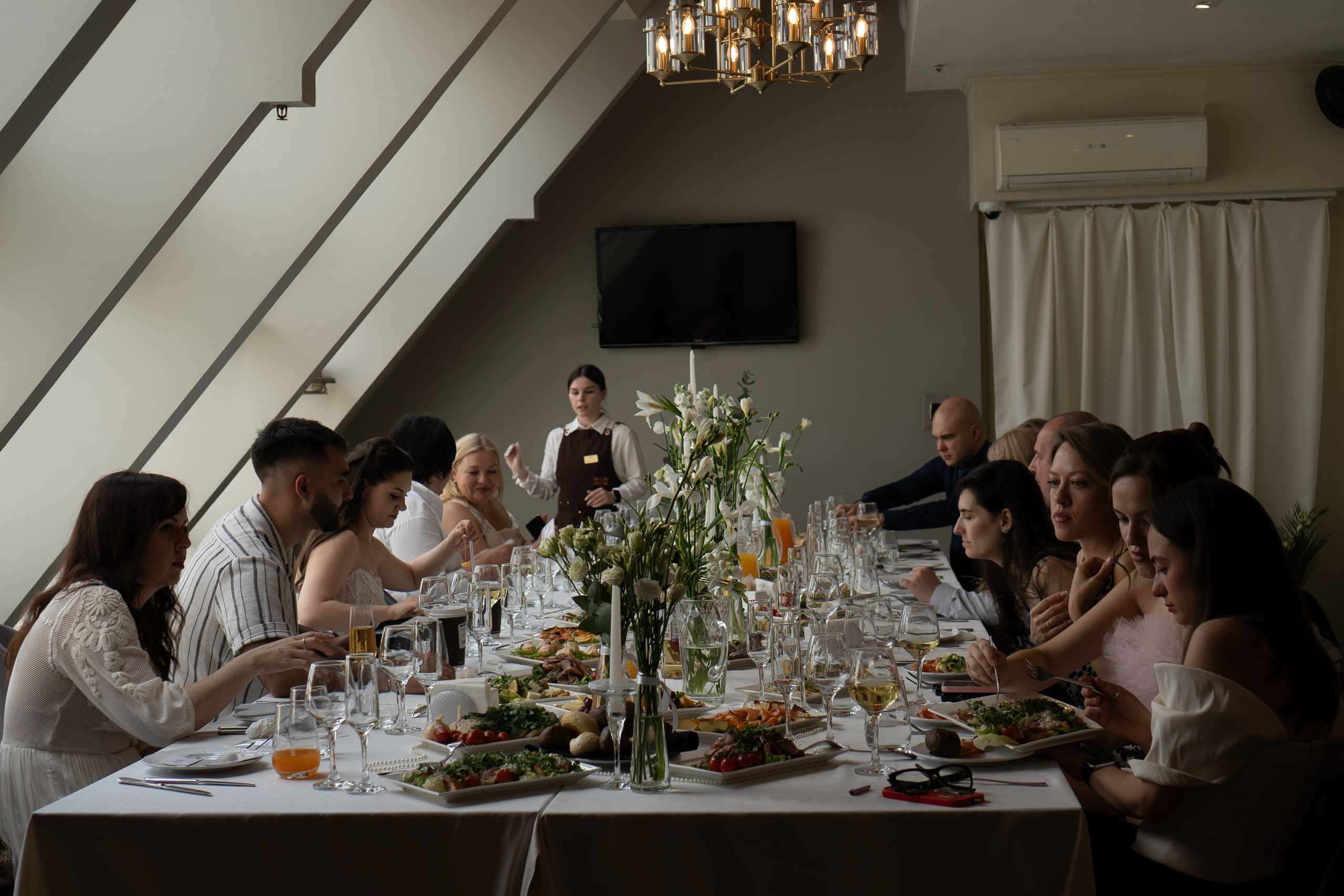 СВАДЕБНЫЙ БАНКЕТ НА ВЛАДИМИРСКОЙ В САНКТ-ПЕТЕРБУРГЕ (КАМЕРНАЯ СВАДЬБА). Профессиональный фотограф, Санкт-Петербург — Виктория Богомолова