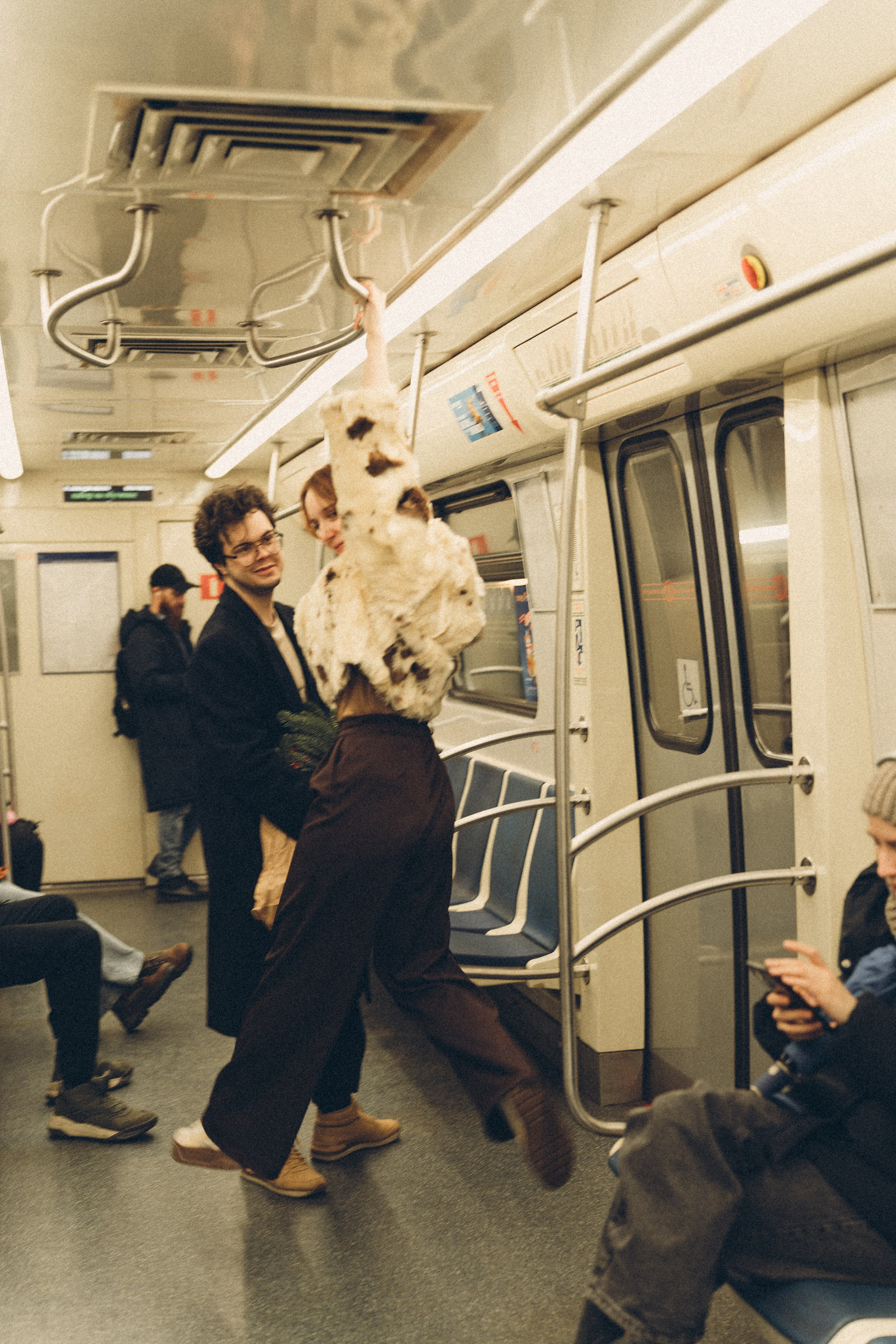 НОВОГОДНЯЯ ФОТОСЕСИИЯ ПАРЫ В МЕТРО ЛЮБОВЬ. Профессиональный фотограф, Санкт-Петербург — Виктория Богомолова