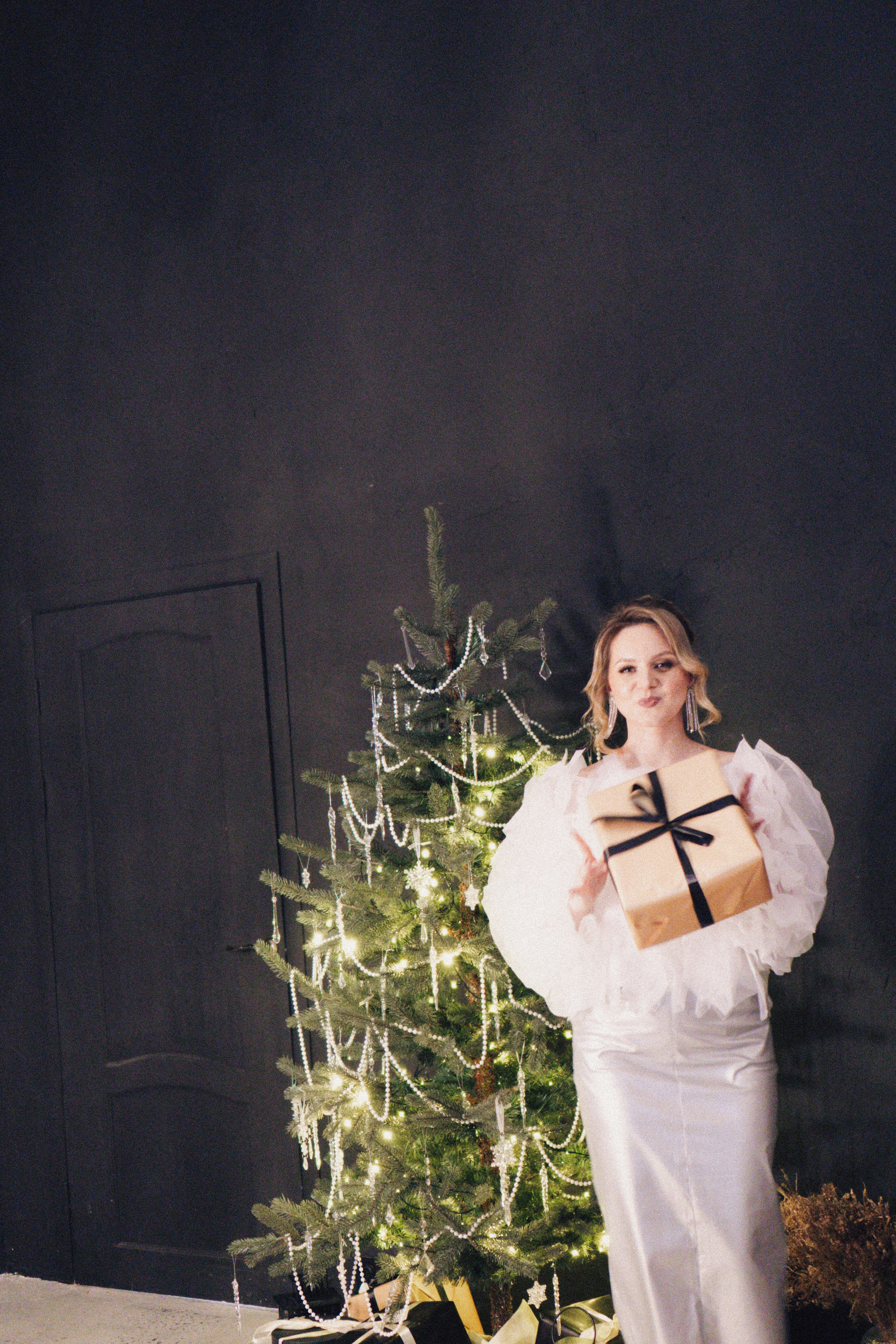 НОВОГОДНЯЯ ФОТОСЕСИИЯ В СТУДИИ ДЛЯ ДЕВУШКИ И ПРОГУЛКА ПО ЧЕРНЫШЕВСКОЙ. Профессиональный фотограф, Санкт-Петербург — Виктория Богомолова