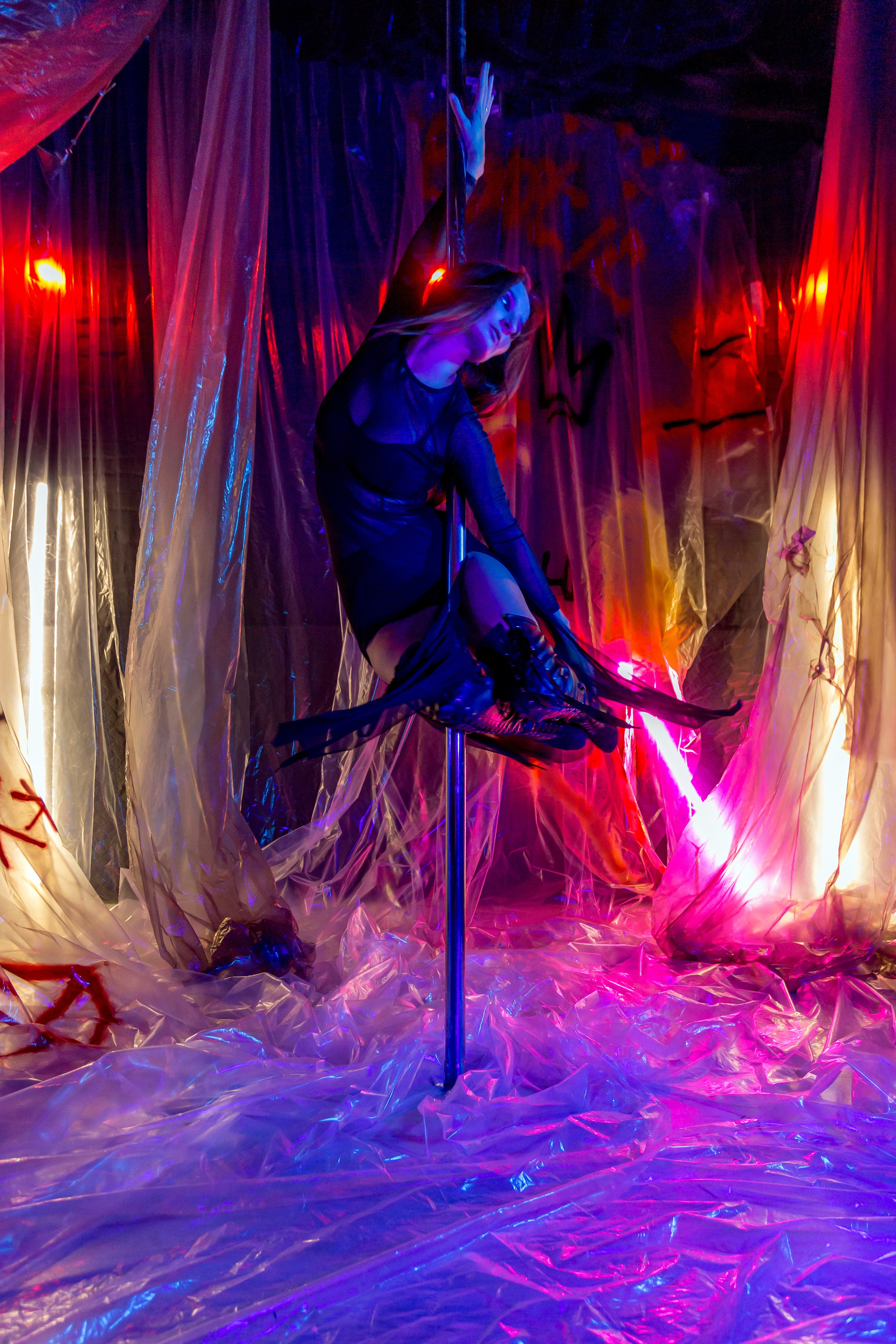 Тематическая фотосессия на пилоне