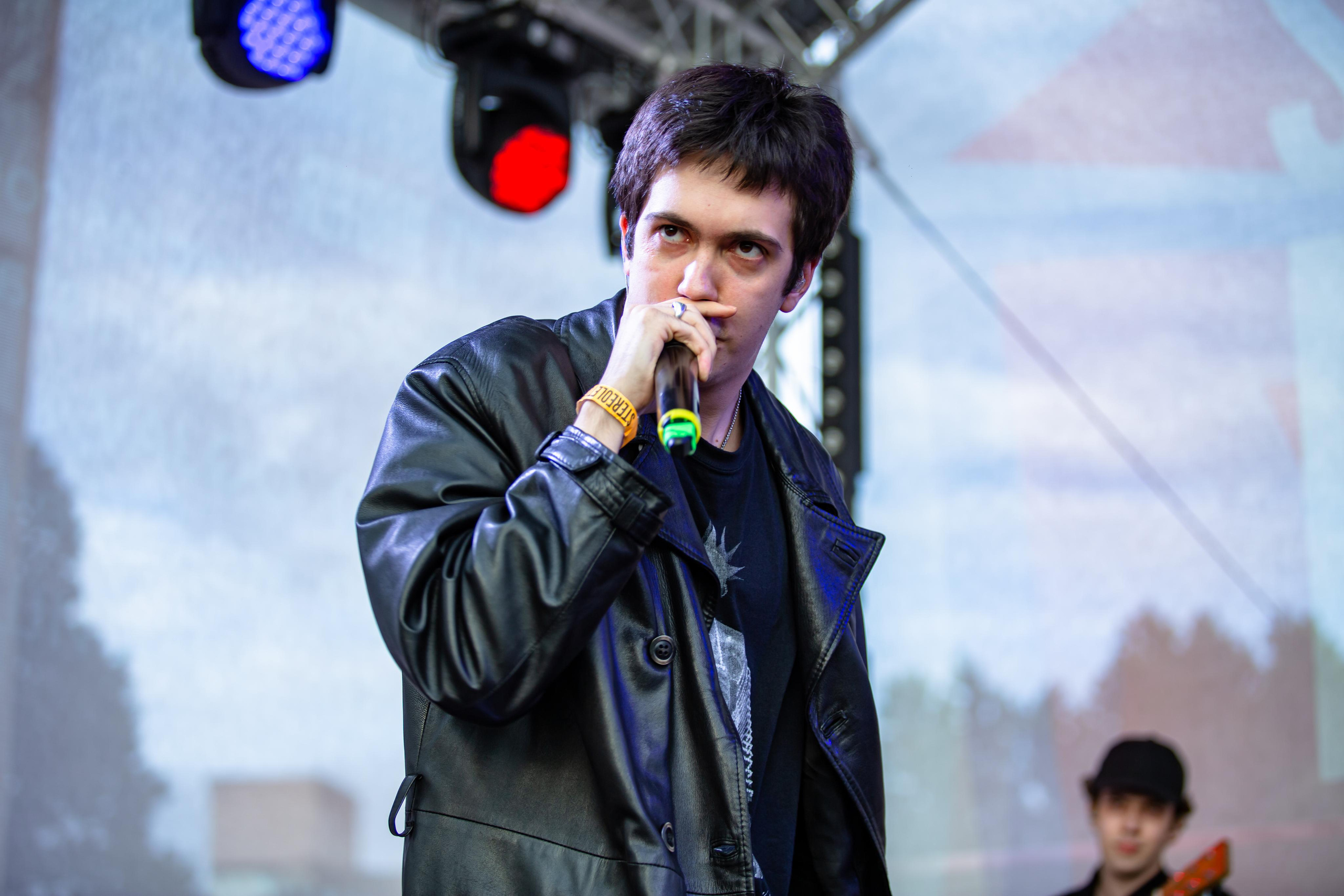 тима ищет свет