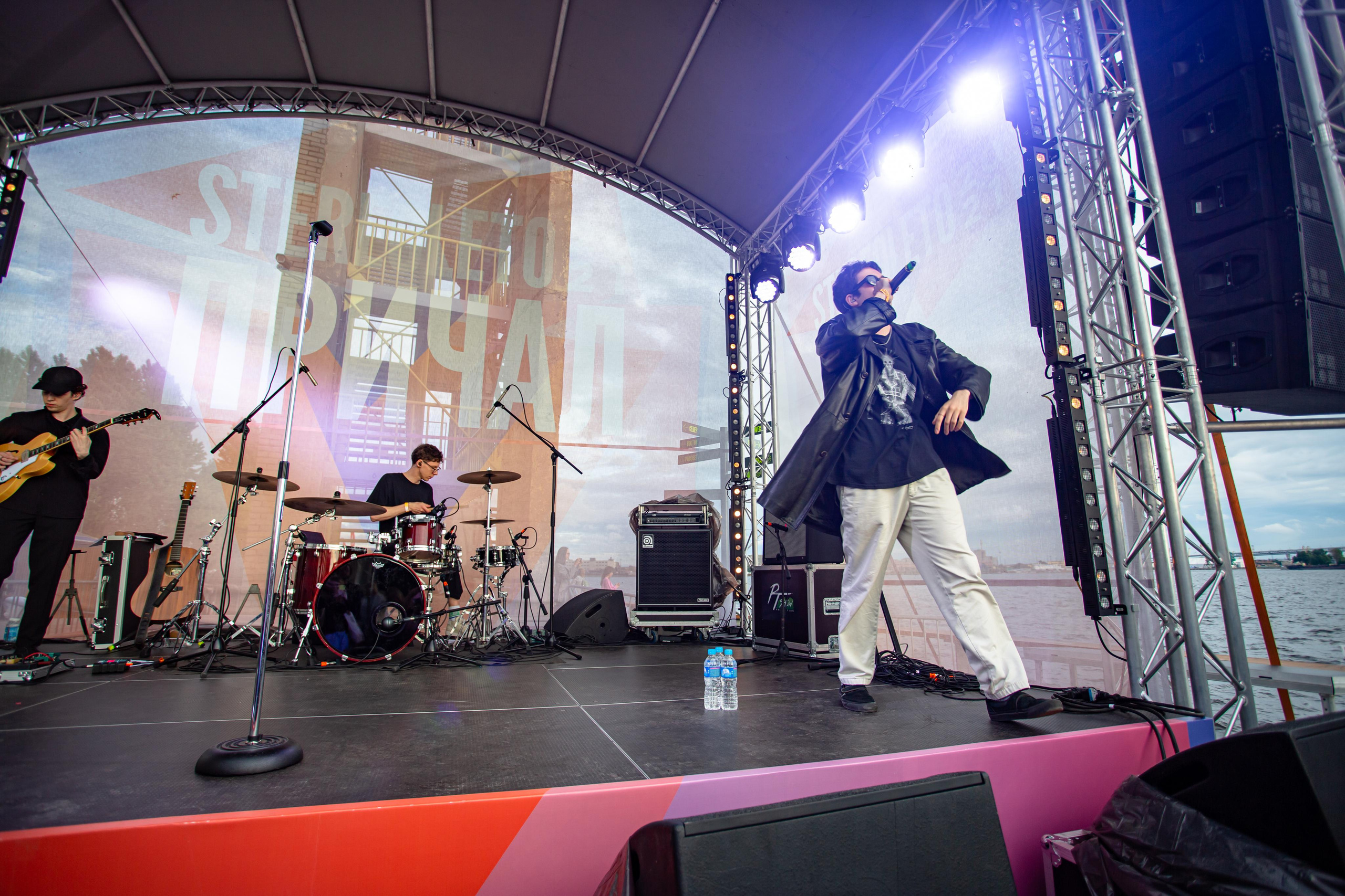 тима ищет свет