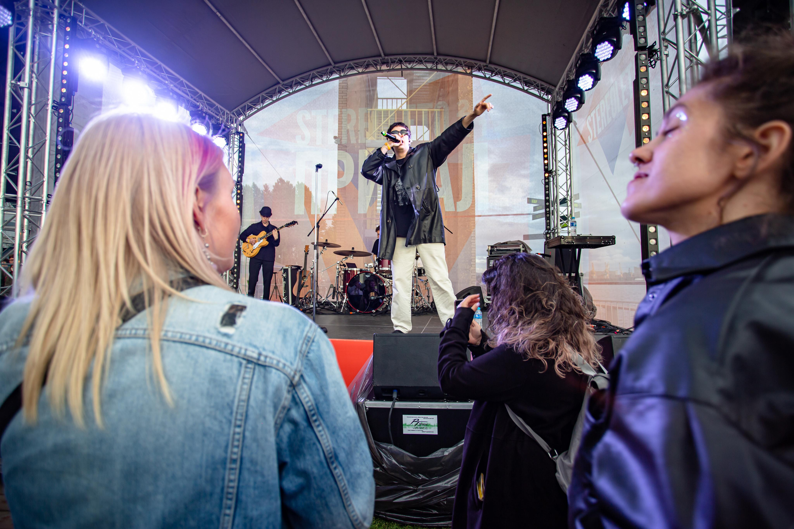 тима ищет свет